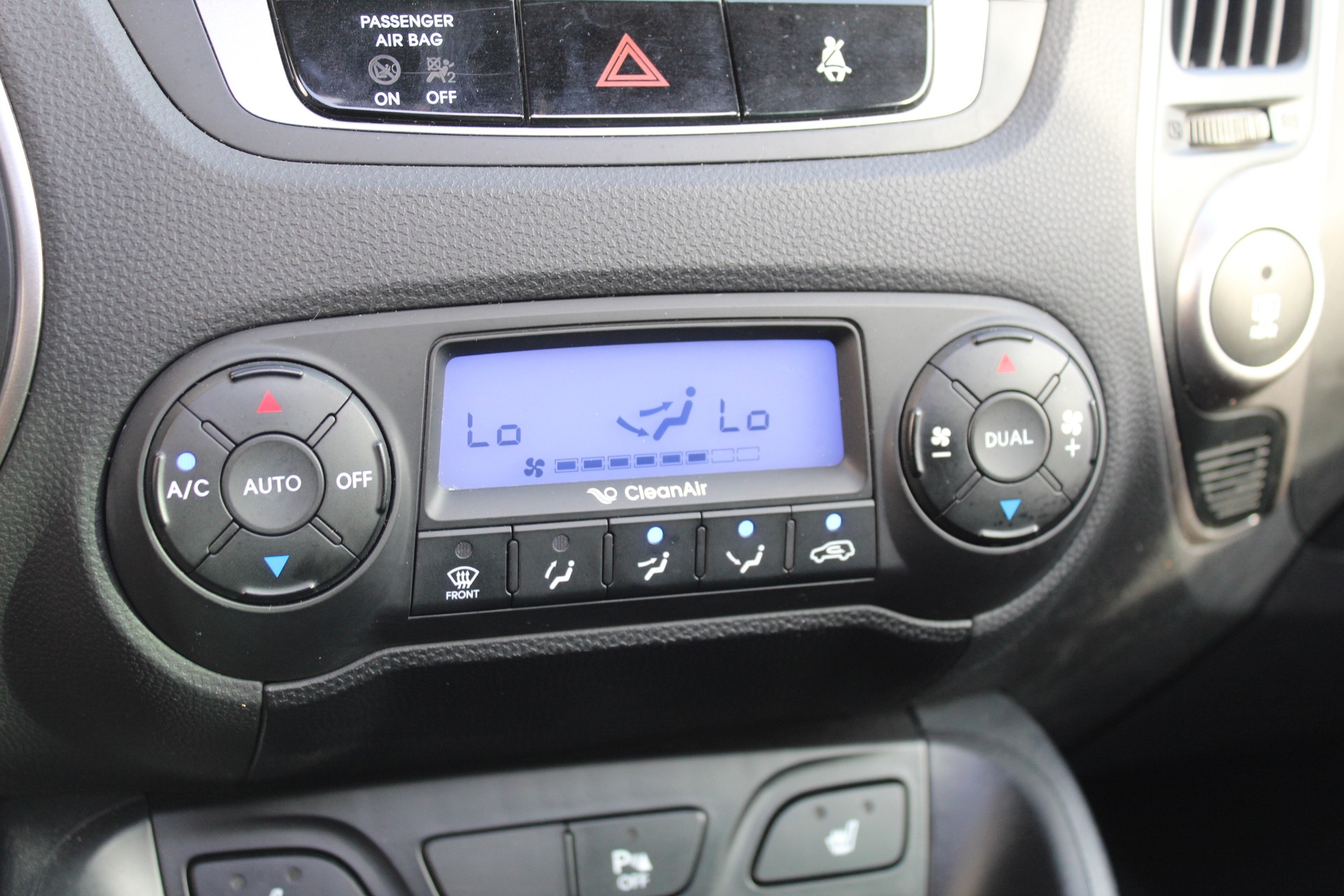 HYUNDAI iX 35 2.0 CRDi Premium 4WD Automatic-image-14