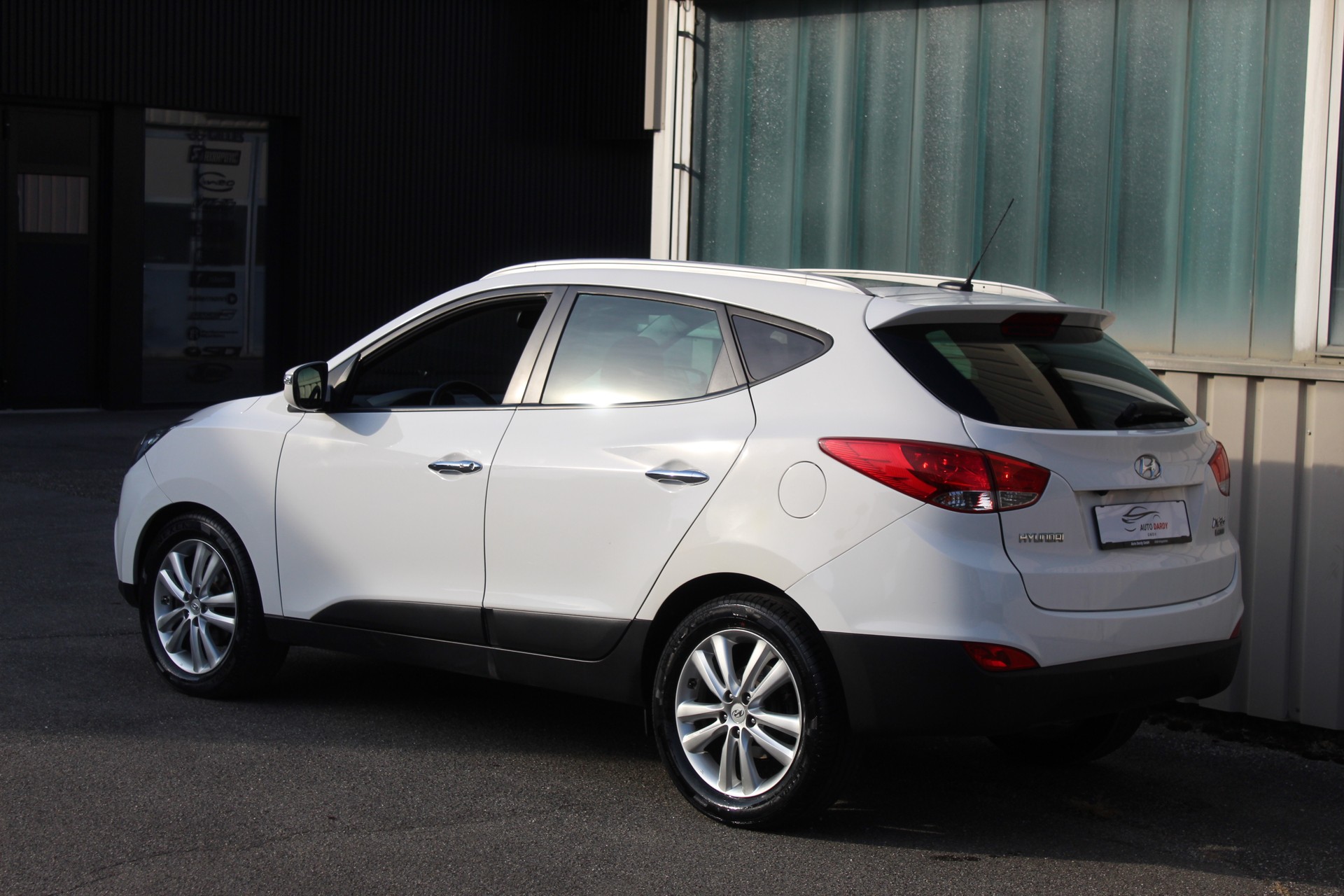 HYUNDAI iX 35 2.0 CRDi Premium 4WD Automatic-image-4