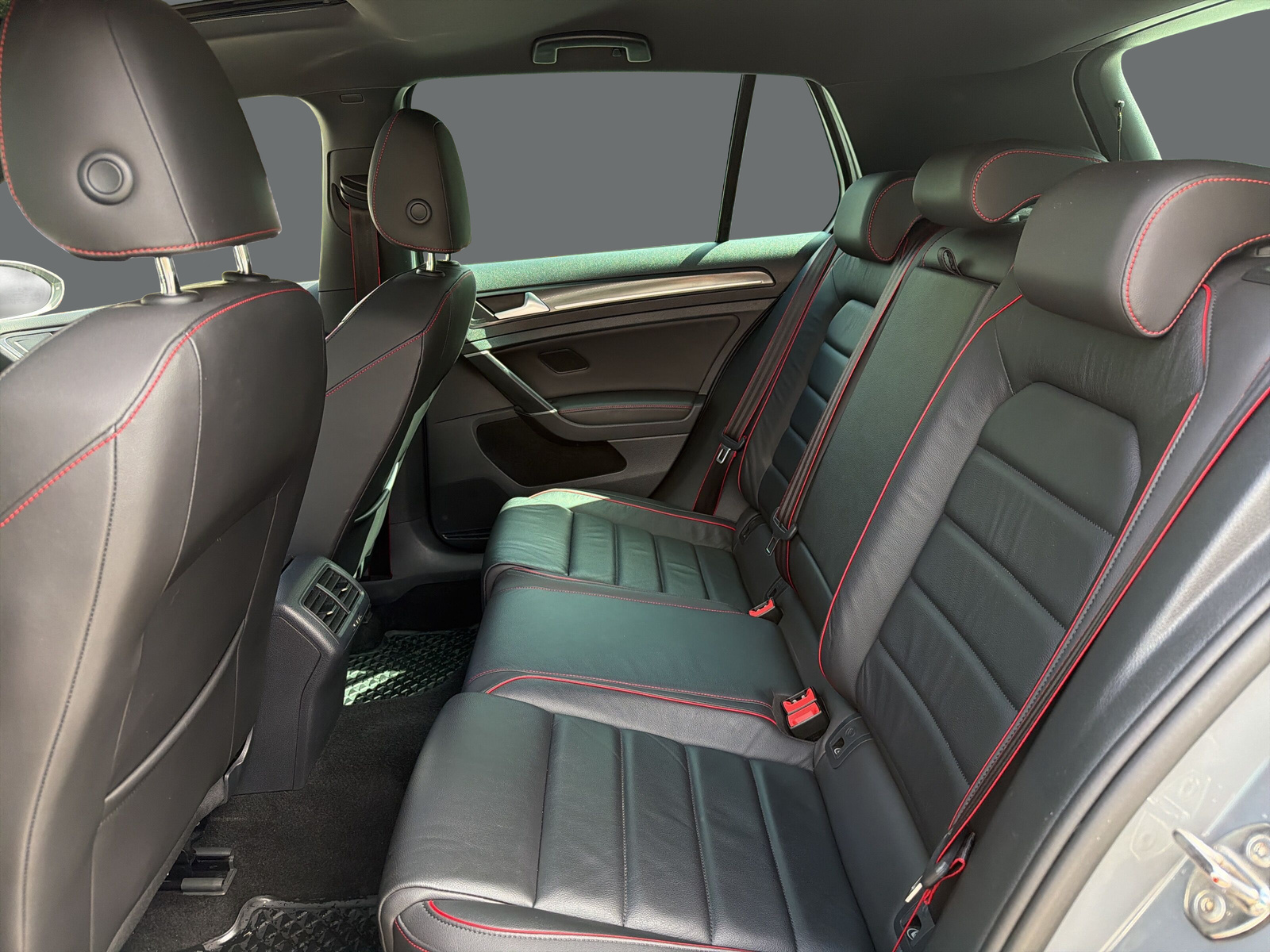 VW Golf 2.0 TSI GTI TCR-image-13