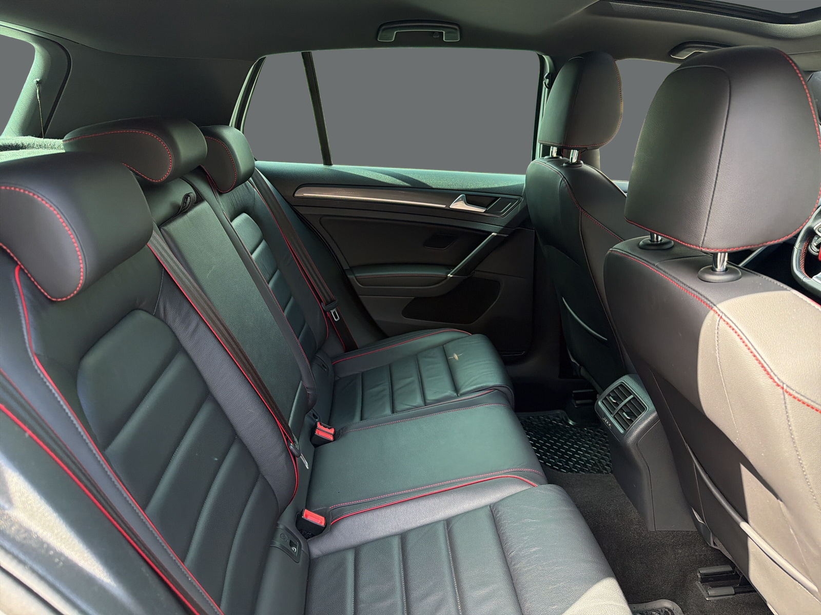 VW Golf 2.0 TSI GTI TCR-image-18
