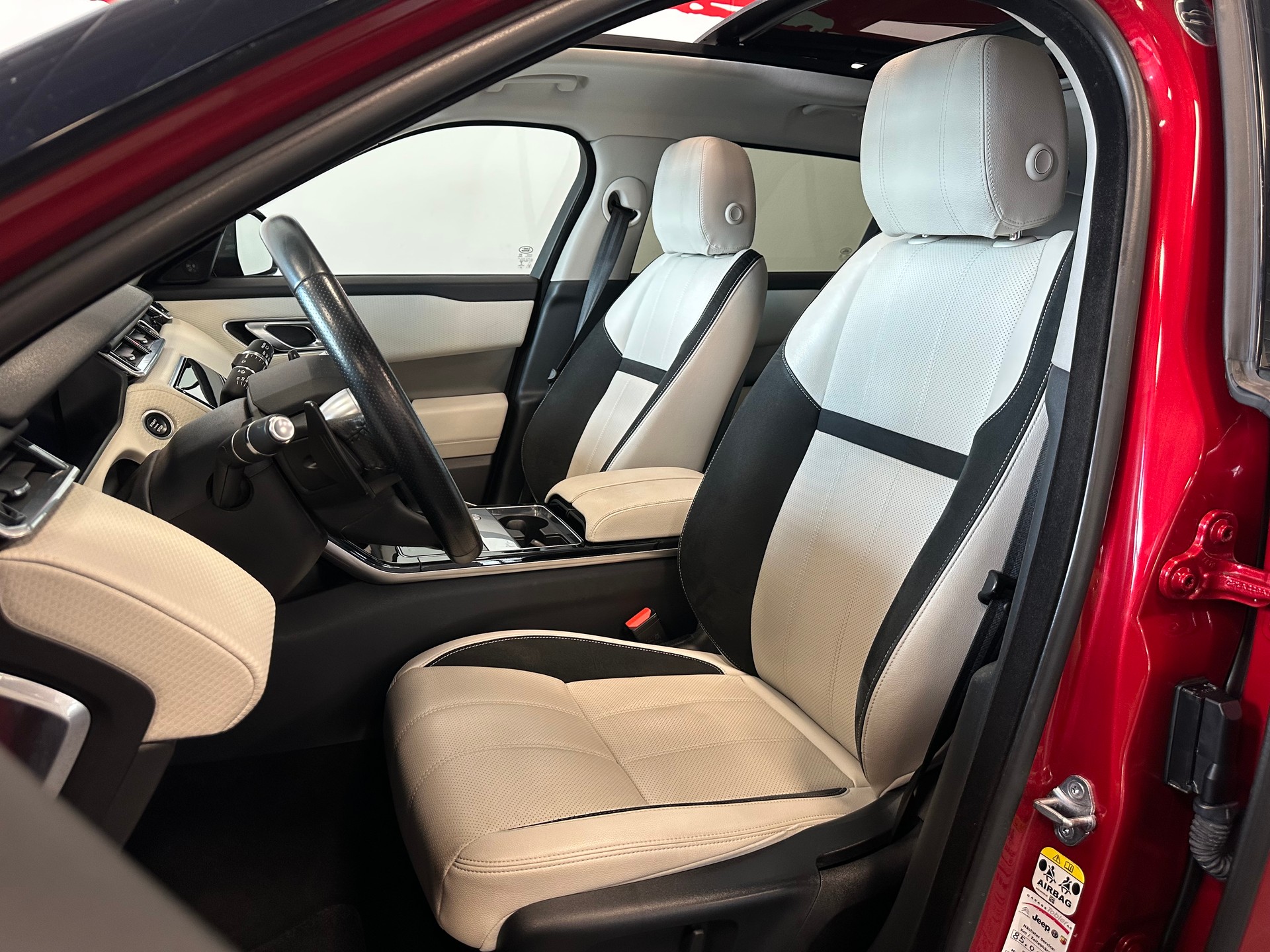 LAND ROVER Range Rover Velar D 275 S Automatic-image-13