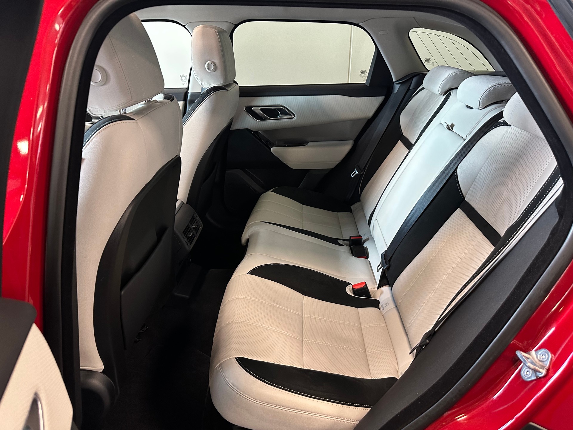 LAND ROVER Range Rover Velar D 275 S Automatic-image-15