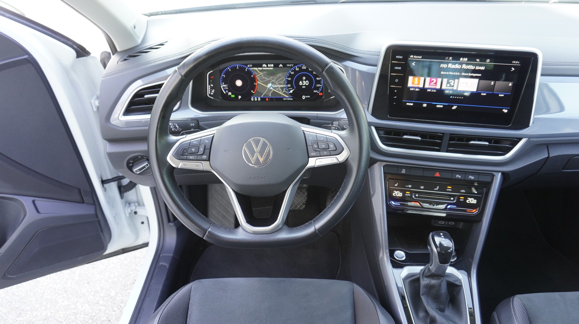 VW T-Roc 2.0 TSI Style DSG 4Motion-image-1