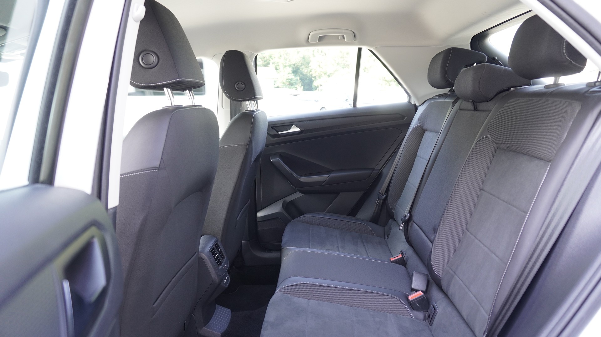 VW T-Roc 2.0 TSI Style DSG 4Motion-image-4
