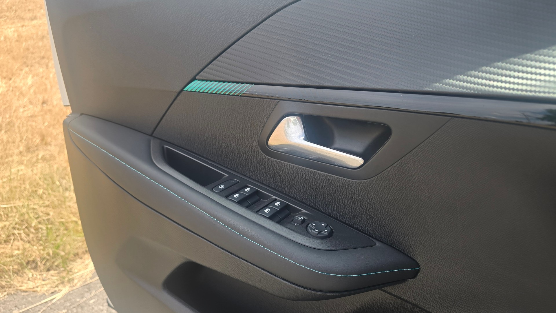PEUGEOT 208 1.2 PureTech Allure EAT8-image-14