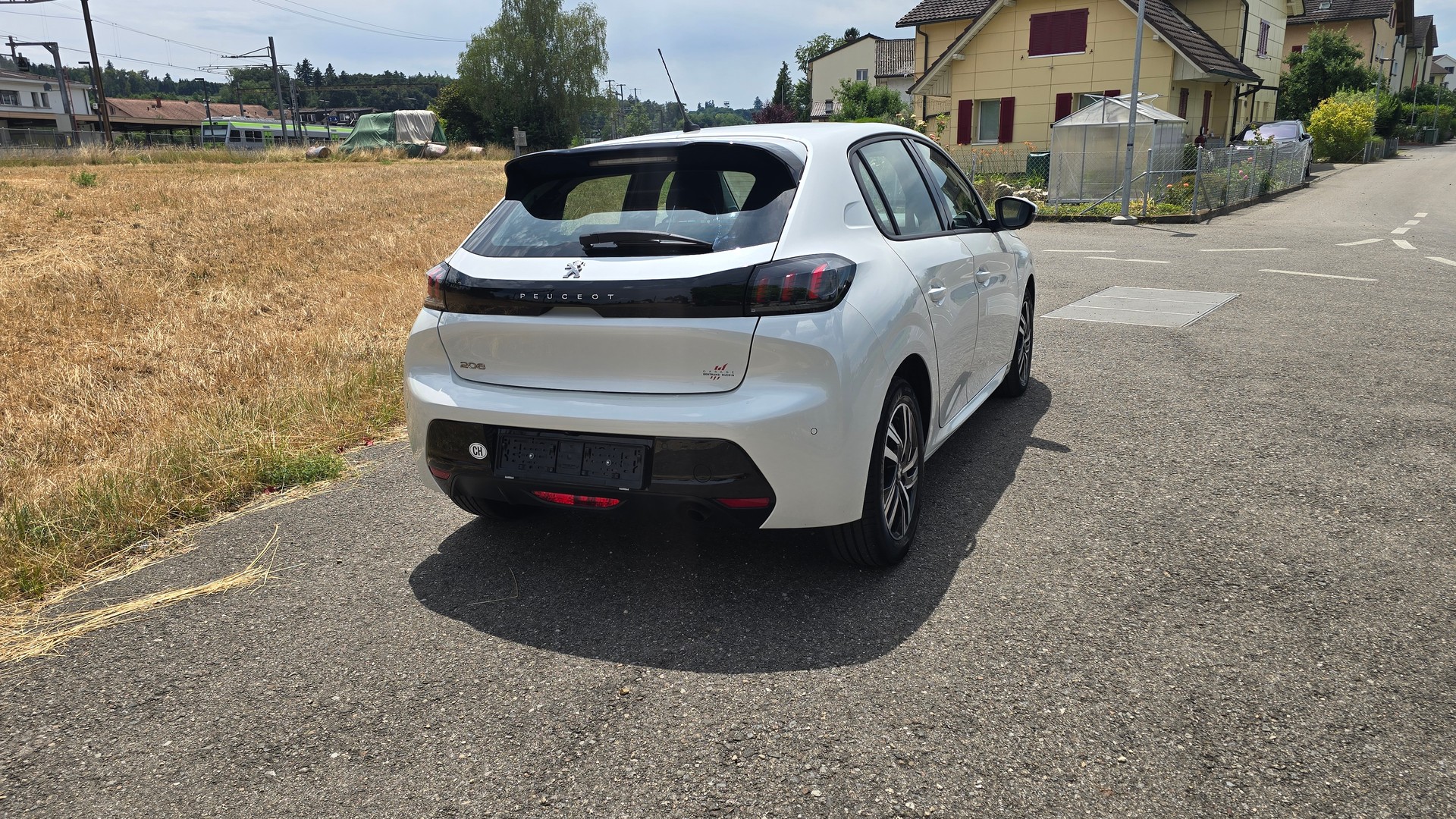 PEUGEOT 208 1.2 PureTech Allure EAT8-image-2