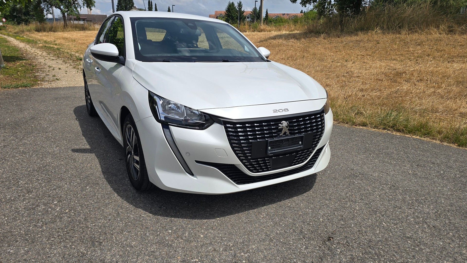 PEUGEOT 208 1.2 PureTech Allure EAT8-image-1