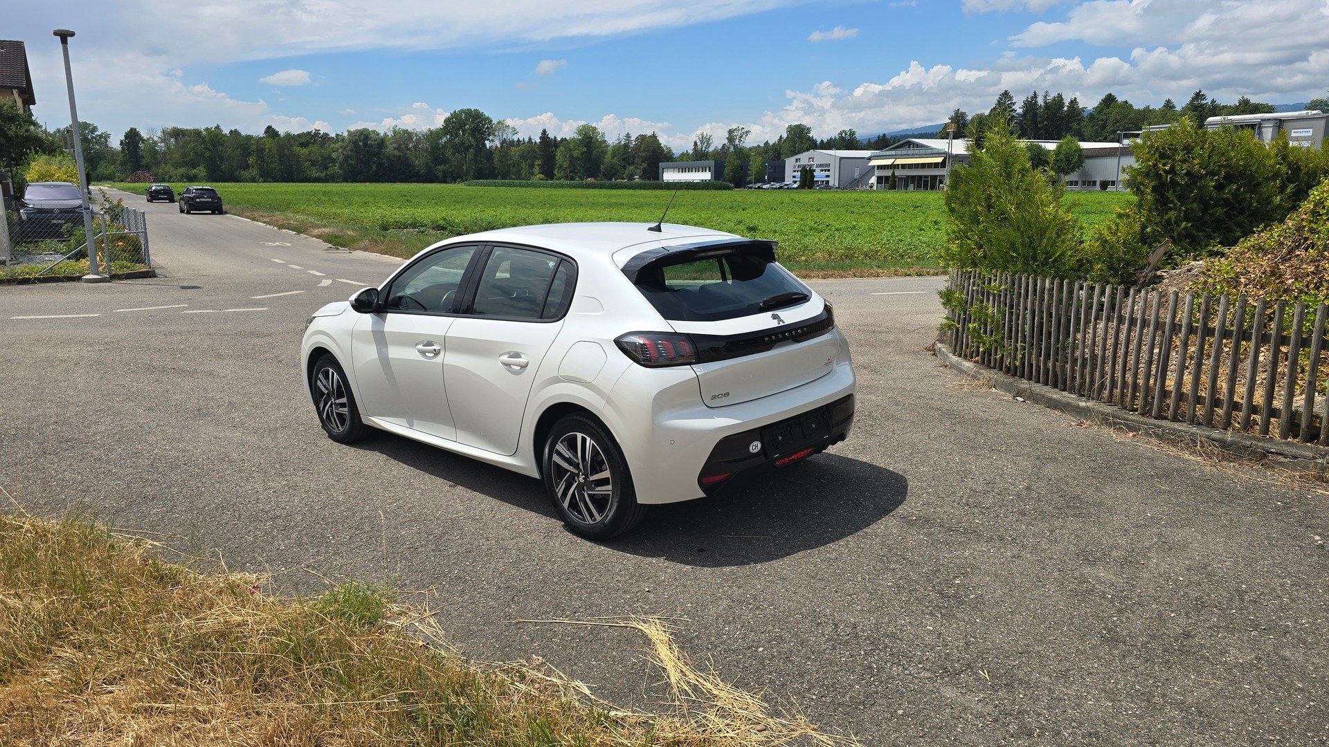 PEUGEOT 208 1.2 PureTech Allure EAT8-image-3