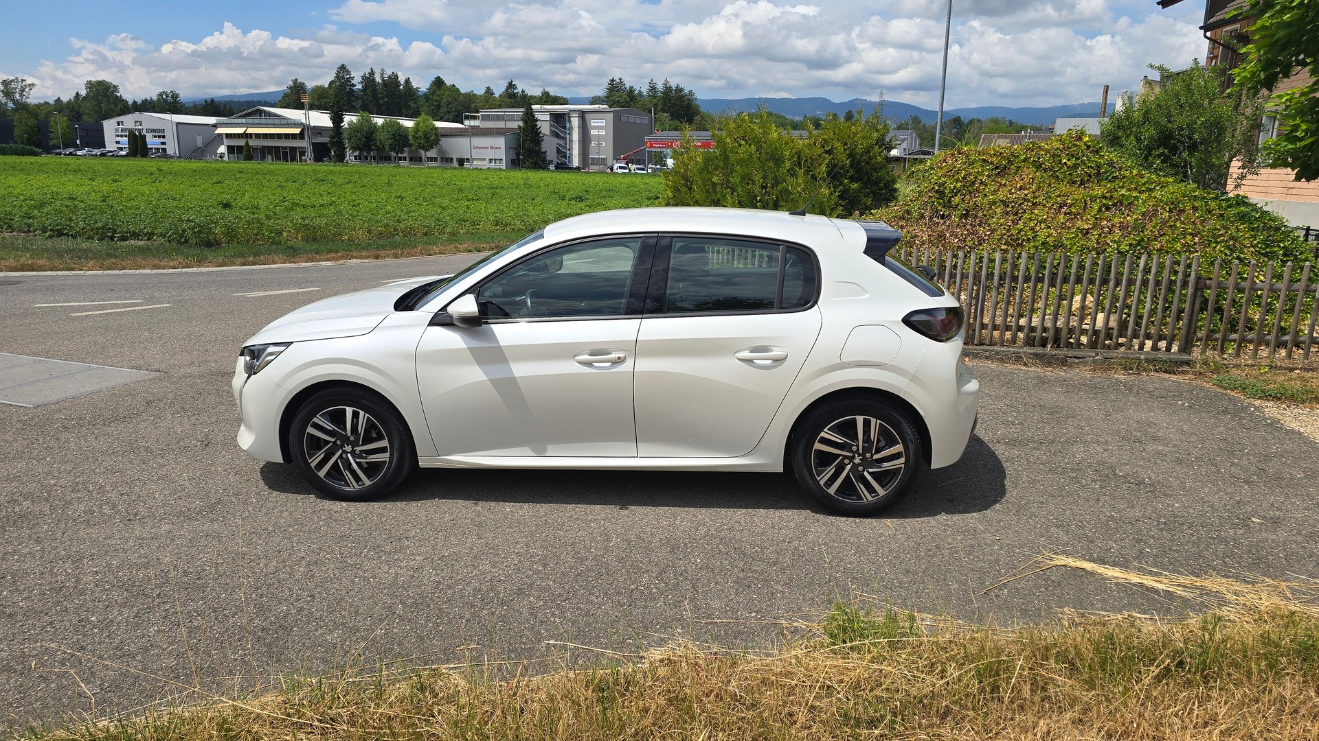 PEUGEOT 208 1.2 PureTech Allure EAT8-image-4