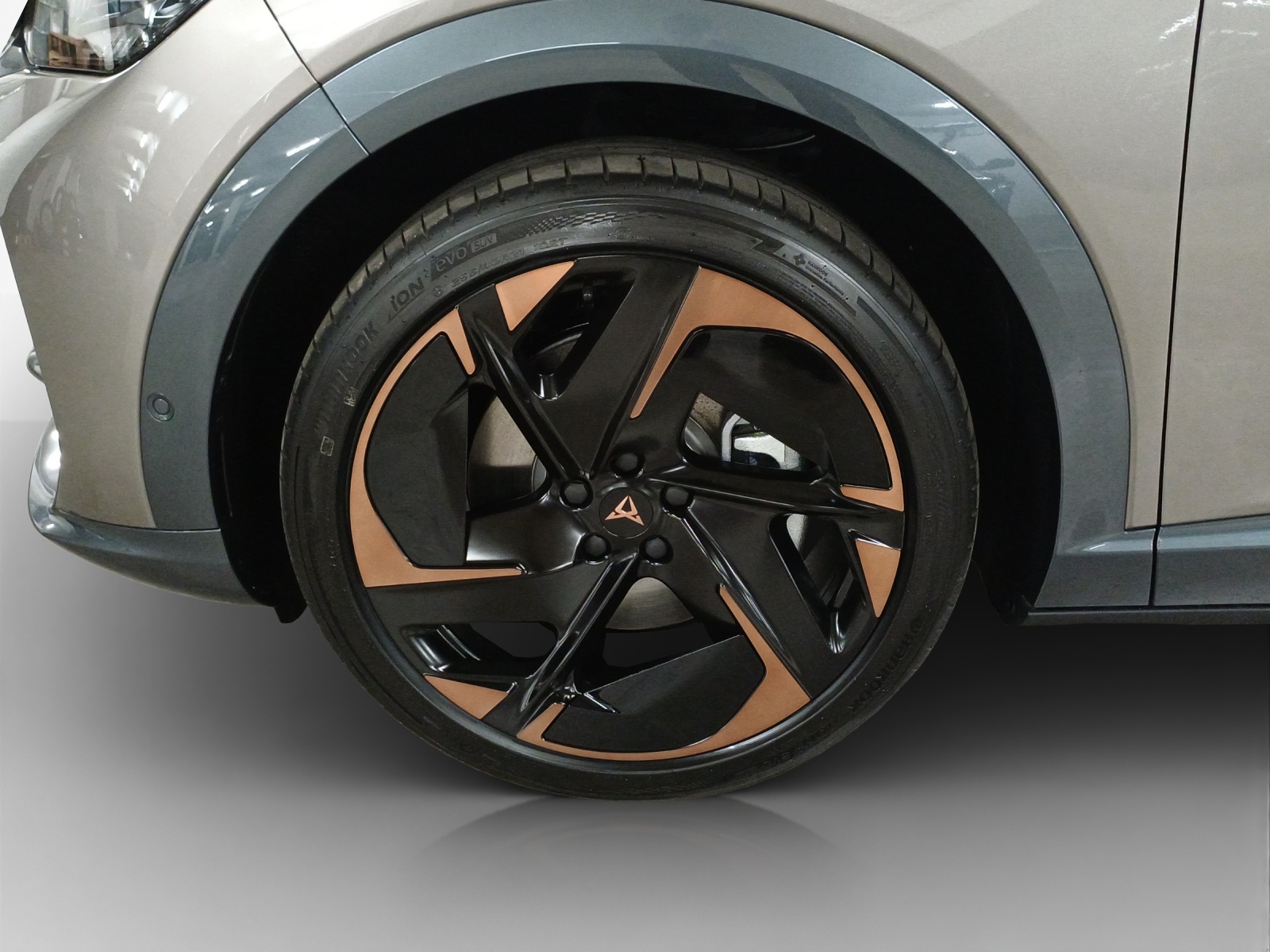 CUPRA Tavascan Type 9 77 kWh Adrenaline-image-2