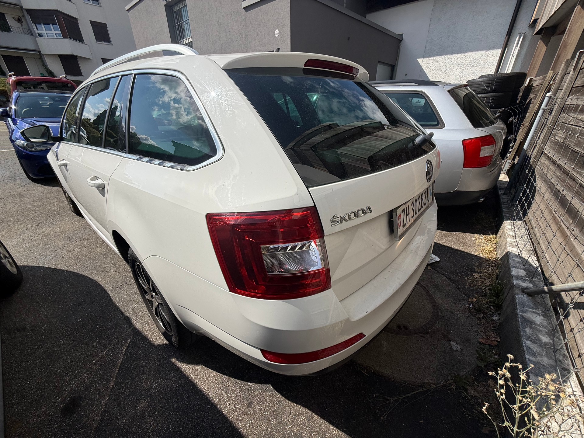 SKODA Octavia Combi 2.0 TDI Ambition DSG-image-3
