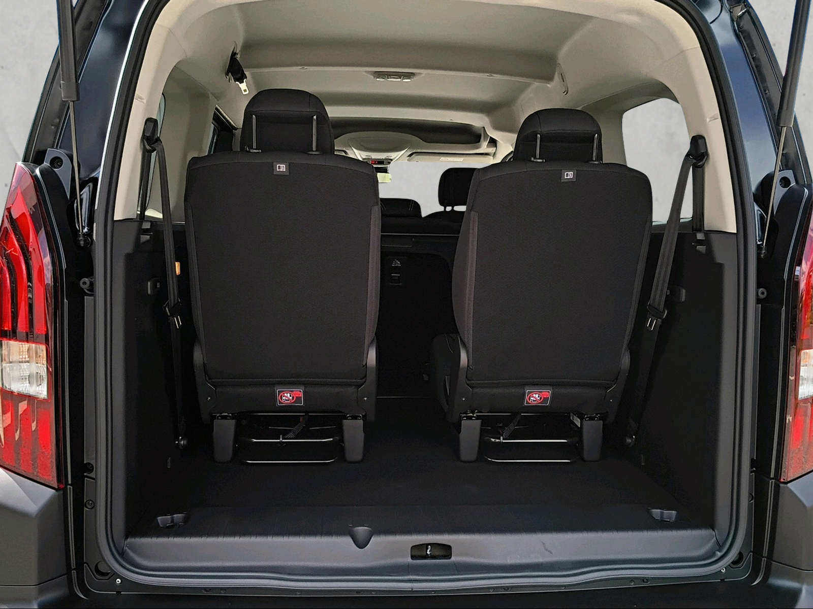 PEUGEOT Rifter Long 1.5 BlueHDi 130 Family Edition-image-9