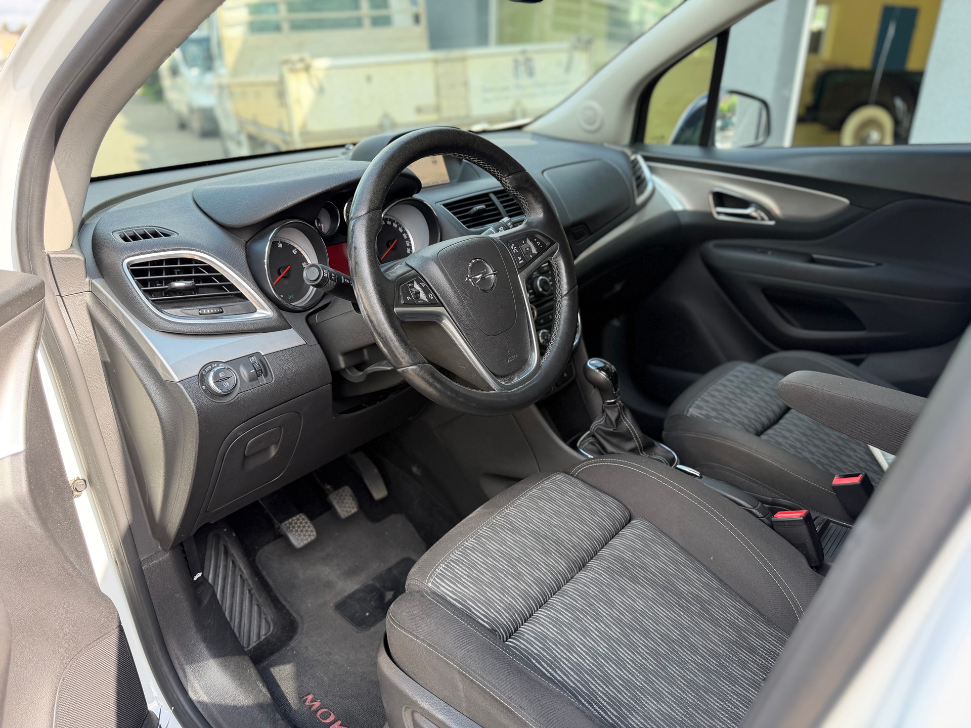 OPEL Mokka 1.6 CDTi Color Edition 4WD-image-4