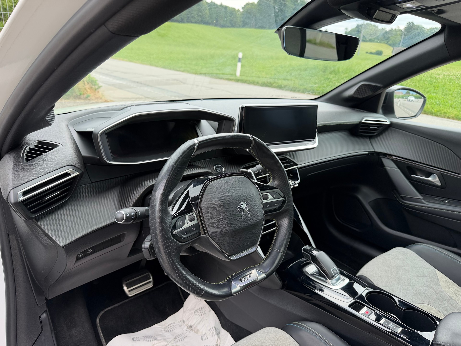 PEUGEOT 208 1.2 PureTech GT Pack EAT8-image-7
