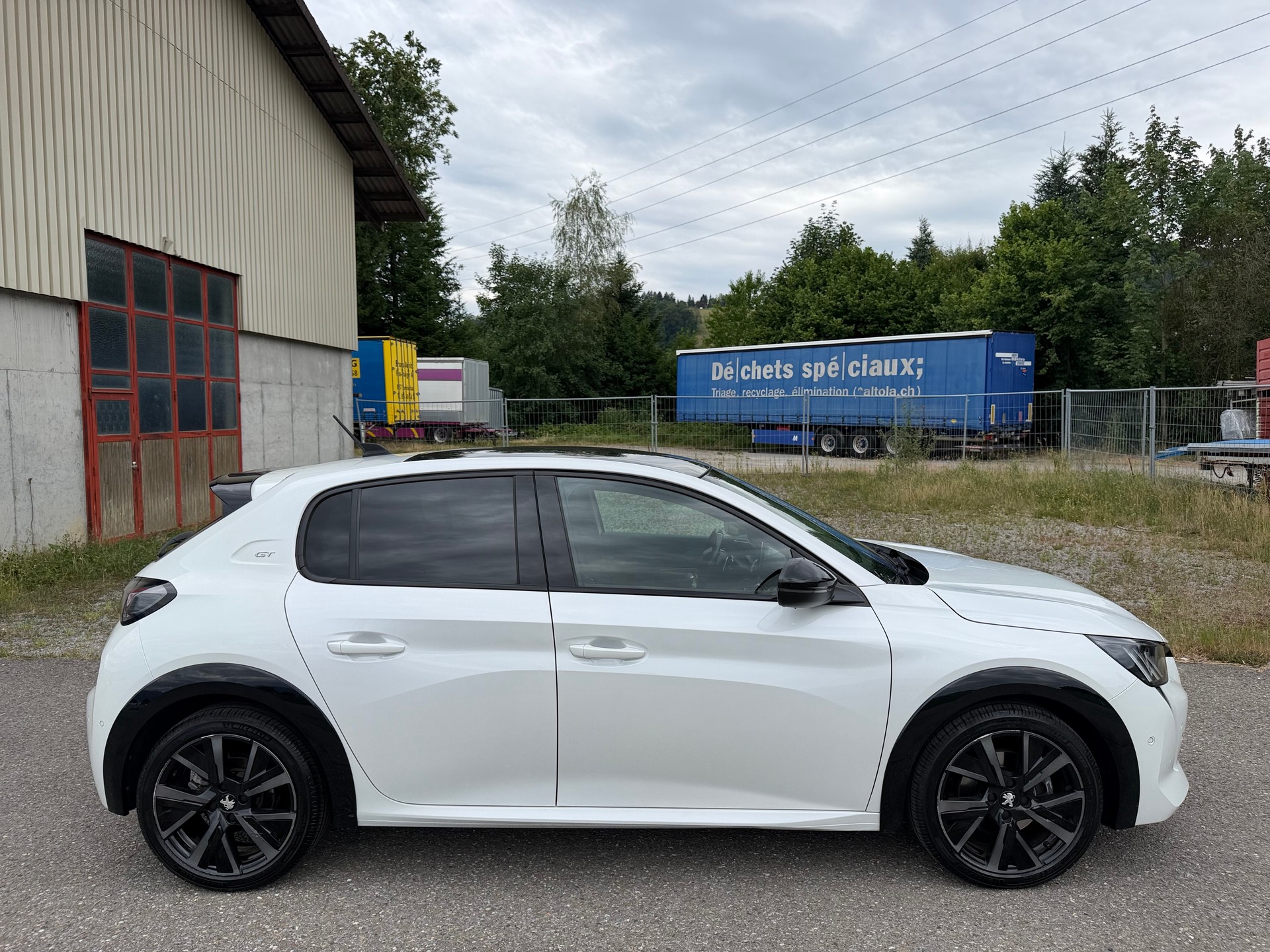 PEUGEOT 208 1.2 PureTech GT Pack EAT8-image-5