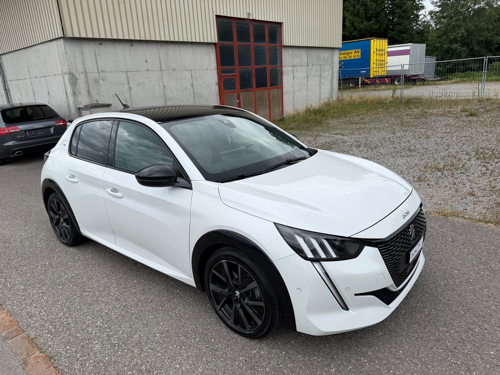 PEUGEOT 208 1.2 PureTech GT Pack EAT8-image-4