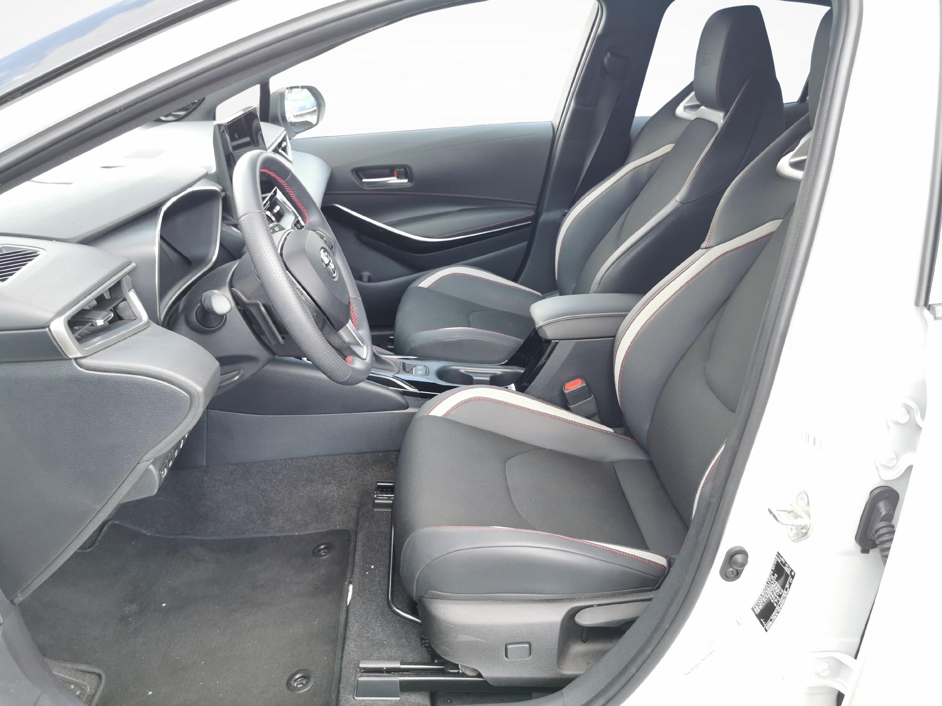 TOYOTA Corolla 2.0 HSD GR Sport-image-1