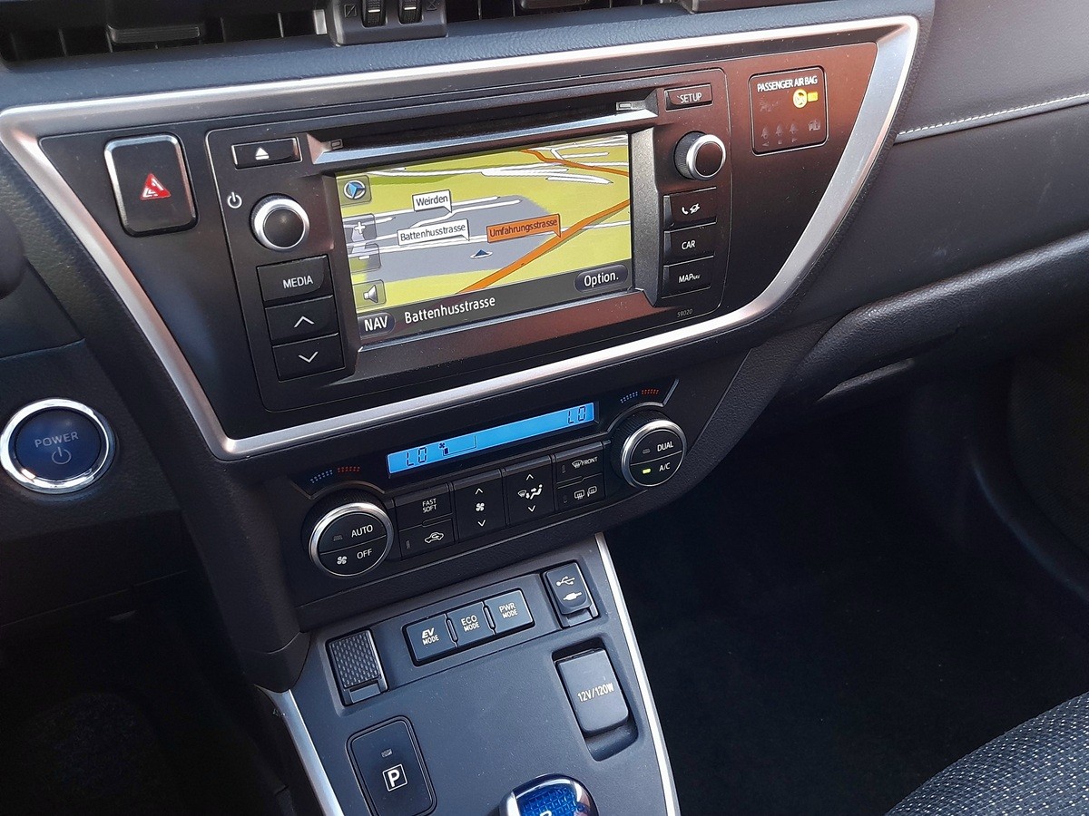 TOYOTA Auris Touring Sports 1.8 16V HSD Linea Sol-image-8