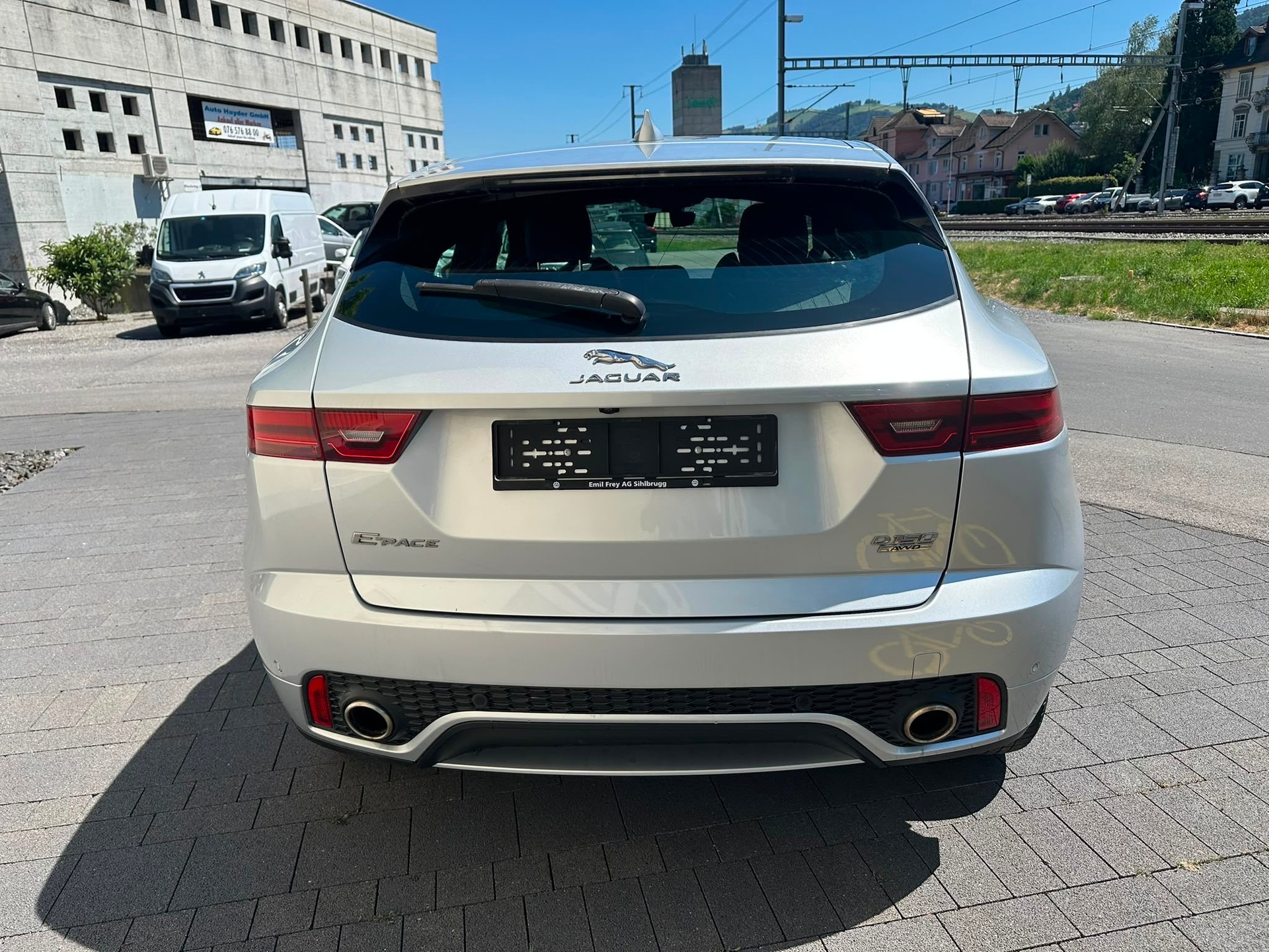 JAGUAR E-Pace 2.0d D150 R-Dynamic S AWD-image-1