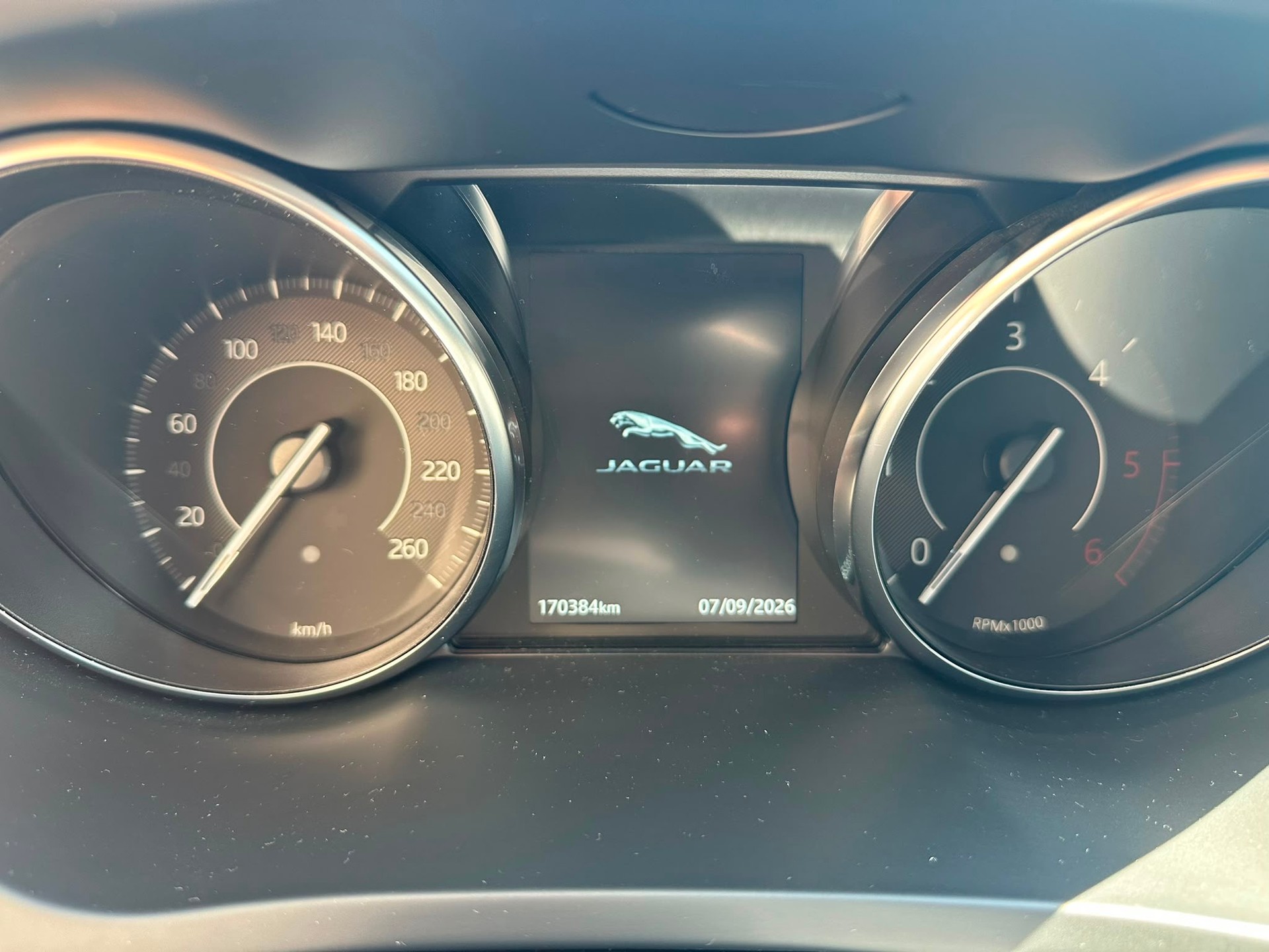 JAGUAR E-Pace 2.0d D150 R-Dynamic S AWD-image-8
