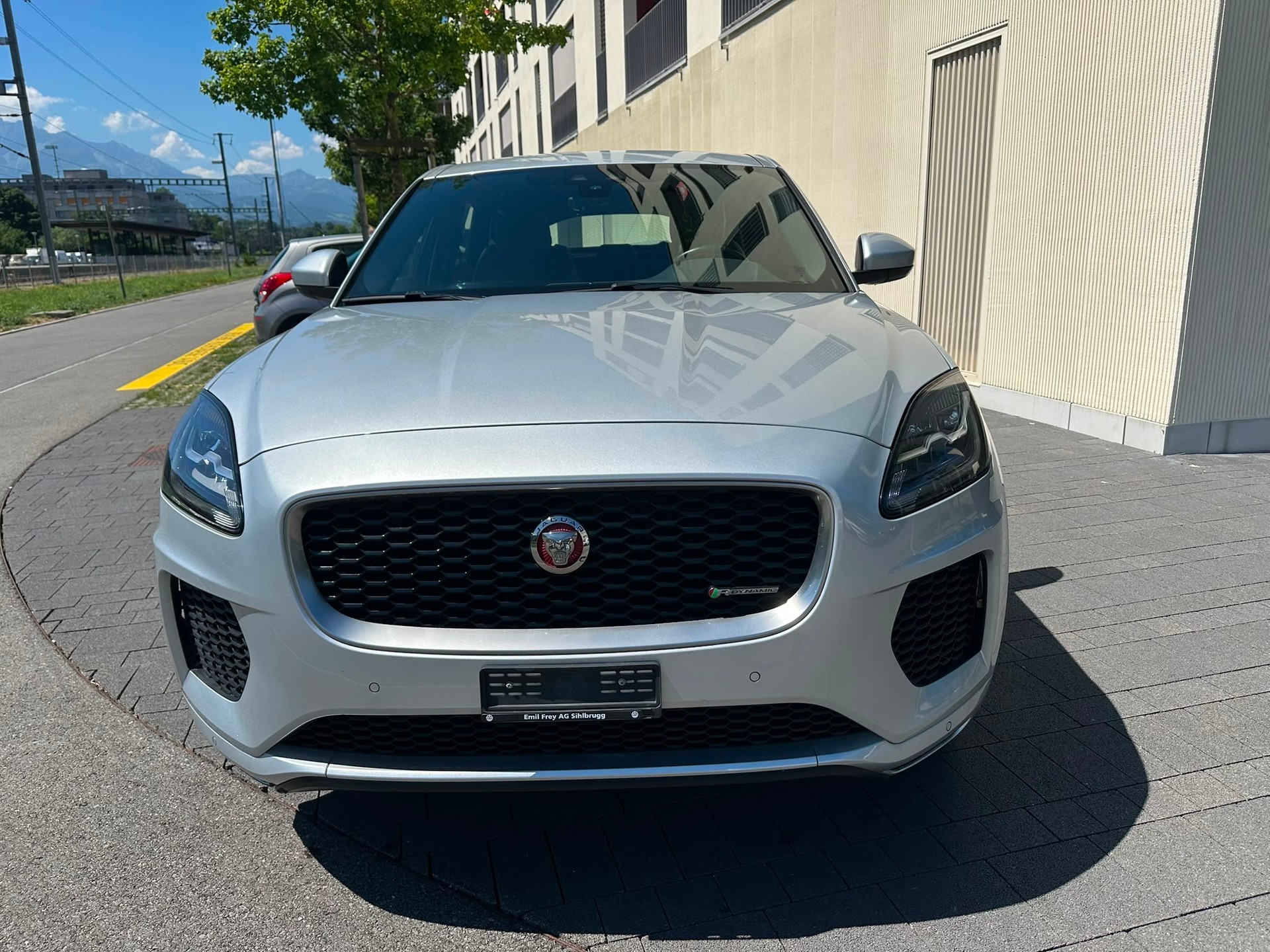 JAGUAR E-Pace 2.0d D150 R-Dynamic S AWD-image-0