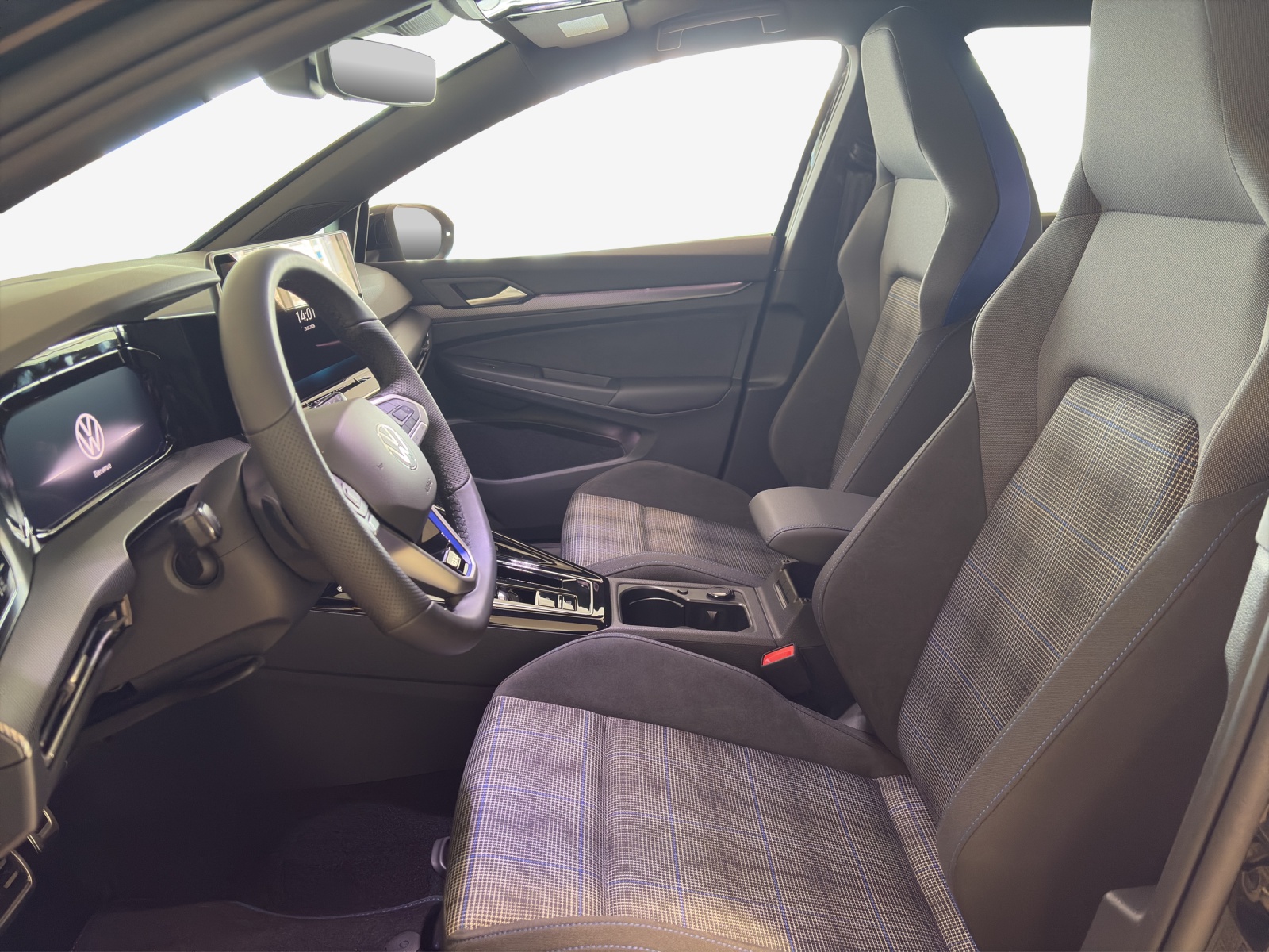 VW Golf 1.5 TSI PHEV GTE-image-5