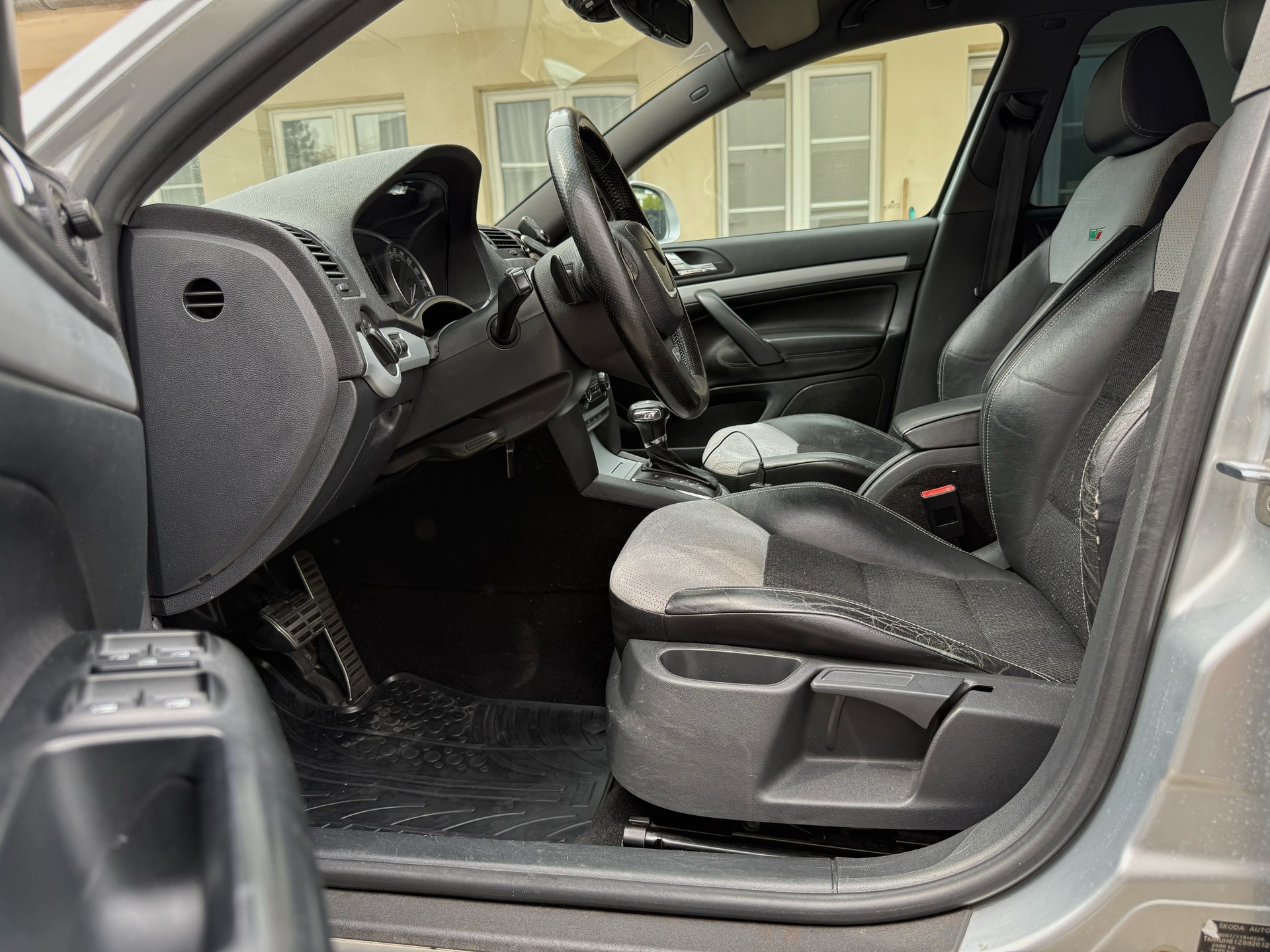 SKODA Octavia 2.0 TDI RS DSG-image-8