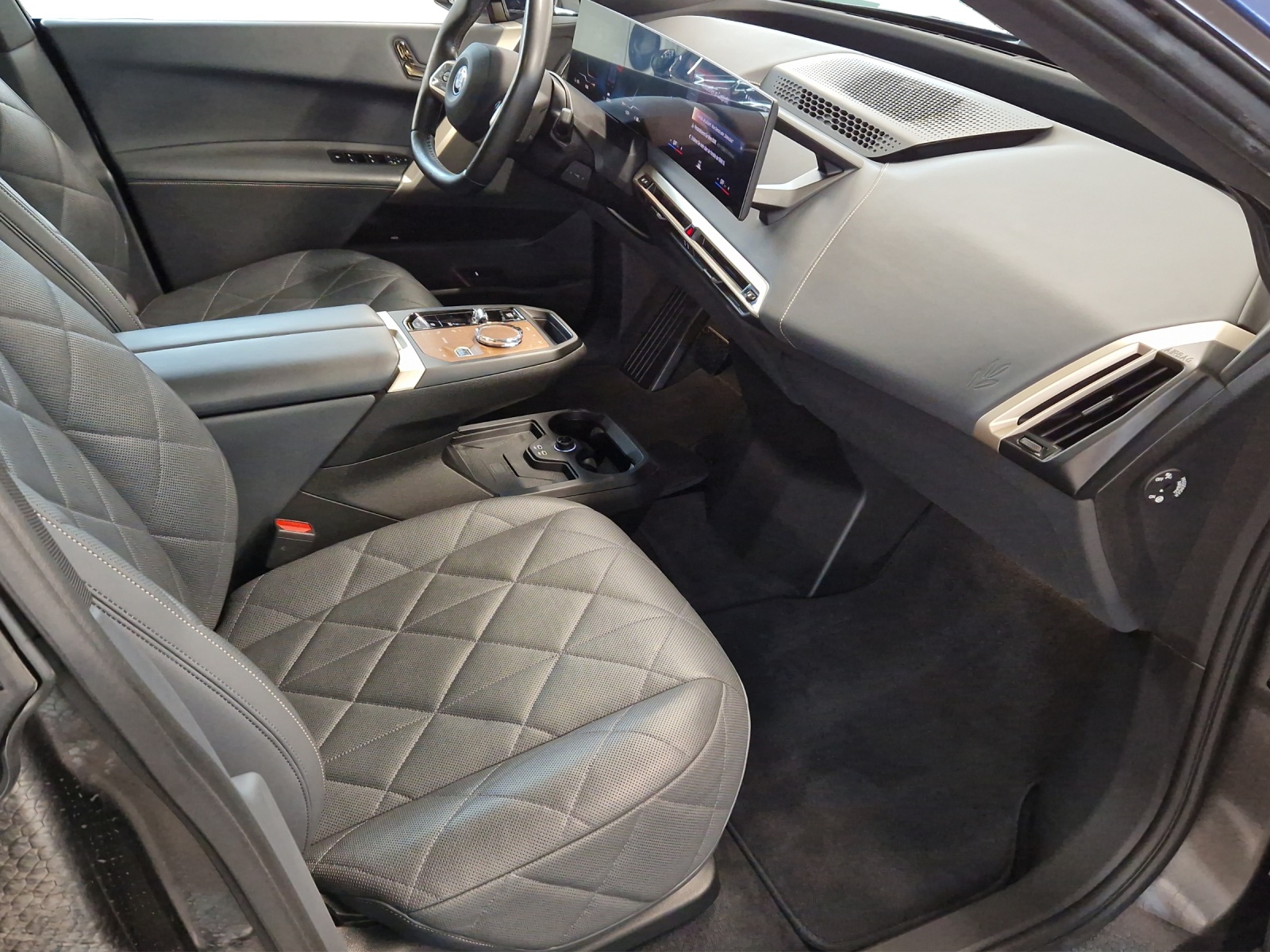 BMW iX xDrive50 Sport-image-11