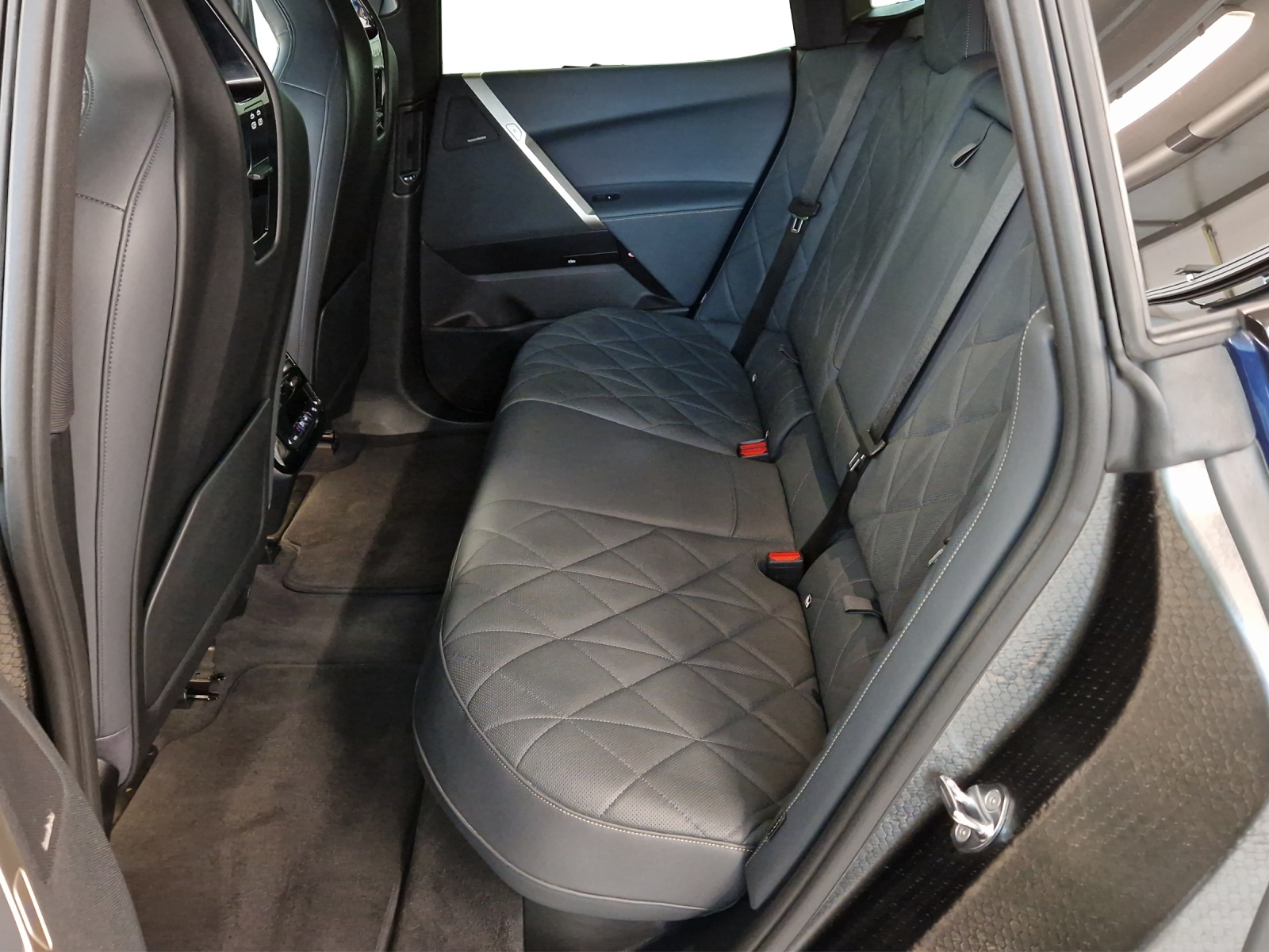 BMW iX xDrive50 Sport-image-22