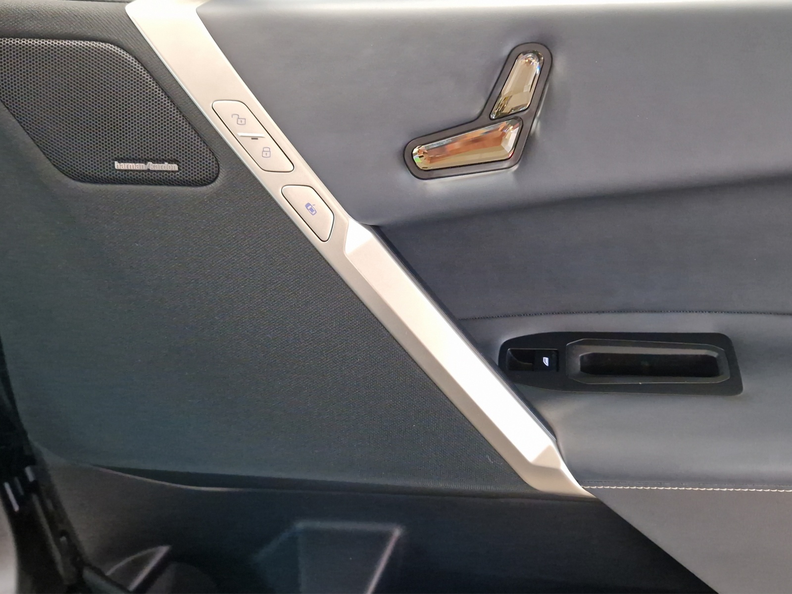 BMW iX xDrive50 Sport-image-12