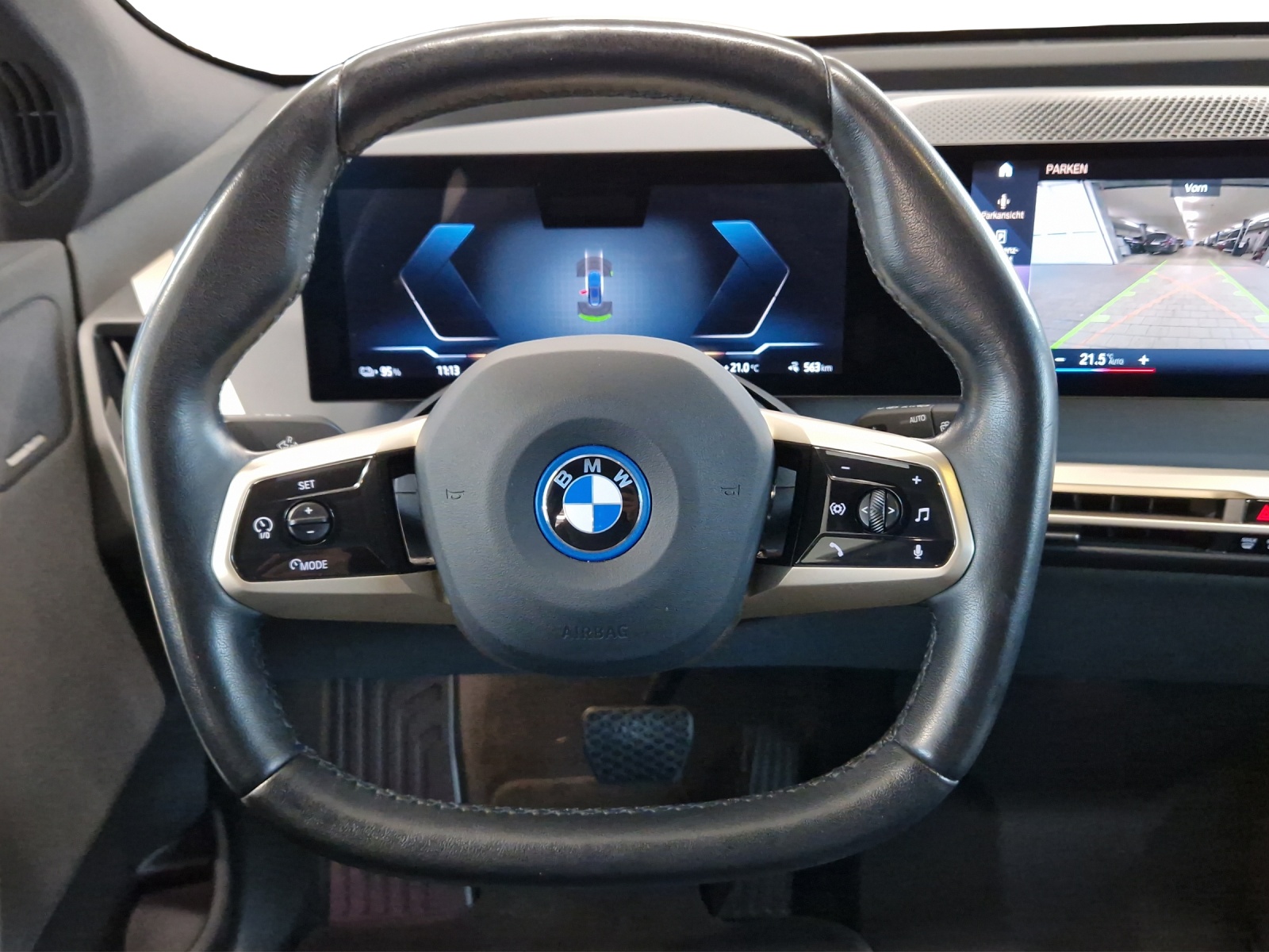 BMW iX xDrive50 Sport-image-18