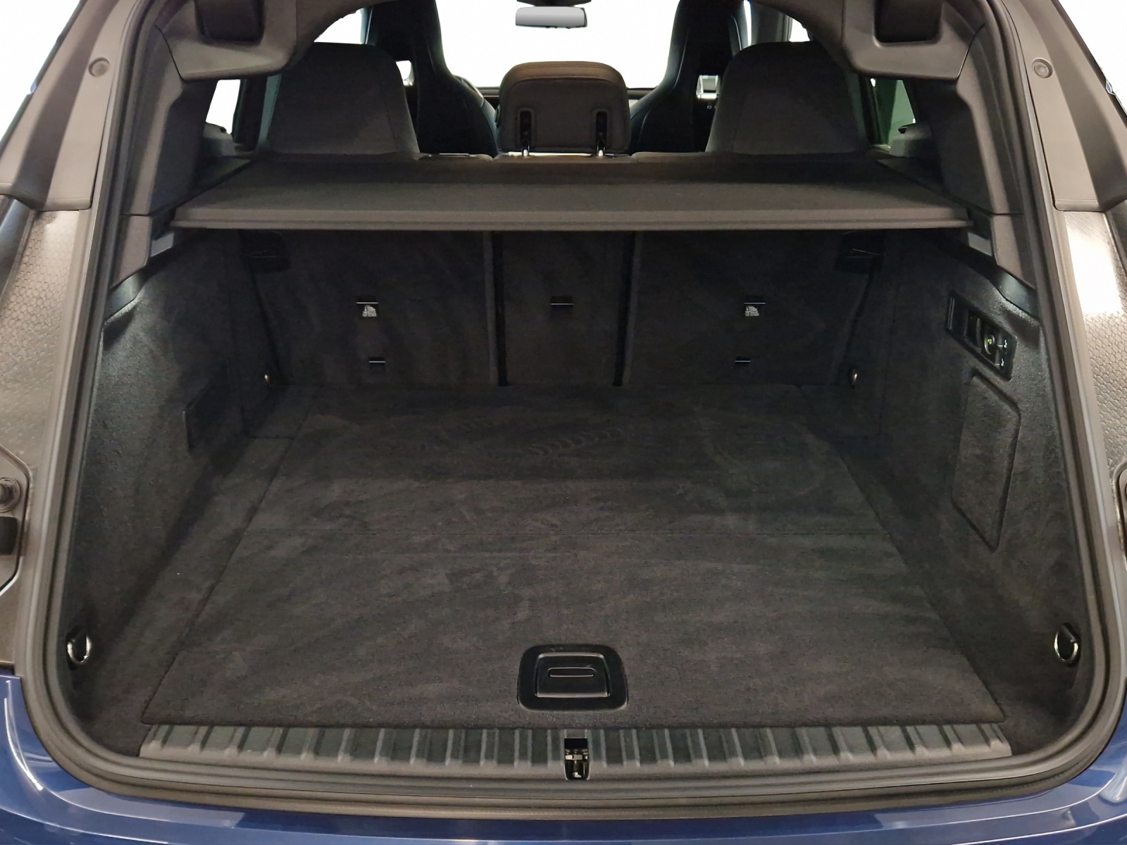 BMW iX xDrive50 Sport-image-4