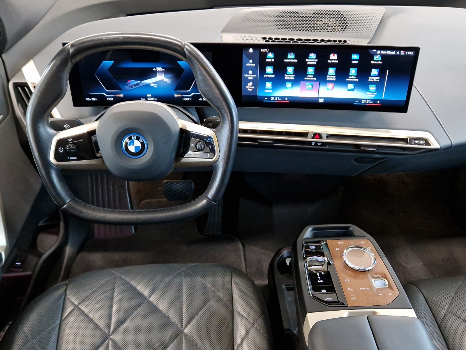 BMW iX xDrive50 Sport-image-17
