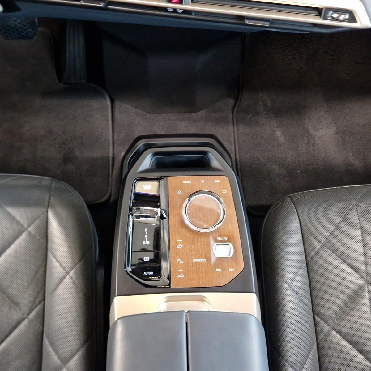 BMW iX xDrive50 Sport-image-14