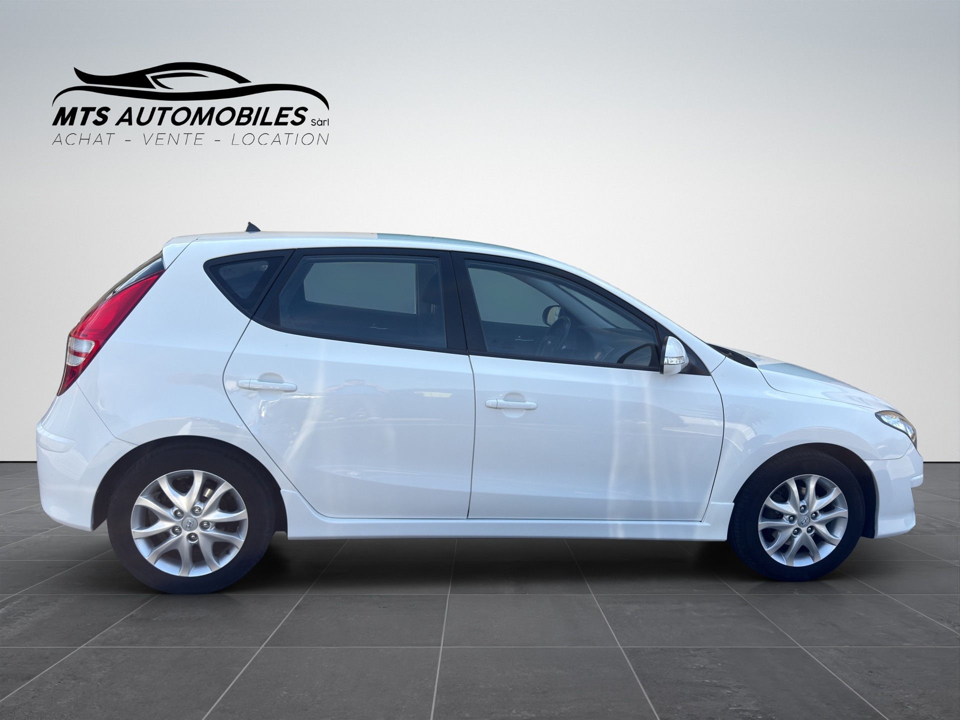 HYUNDAI i30 1.6 Swiss Plus Edition-image-6
