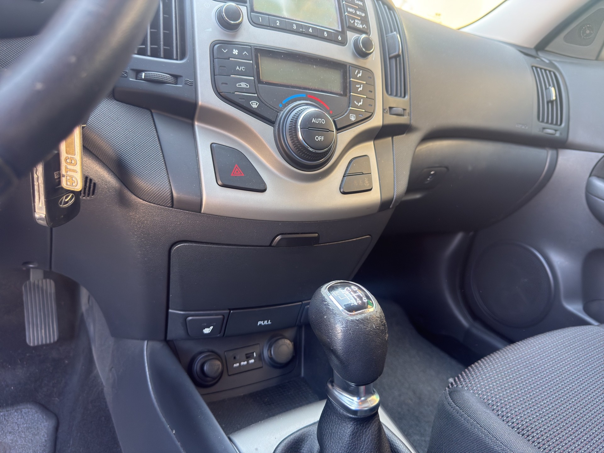HYUNDAI i30 1.6 Swiss Plus Edition-image-12