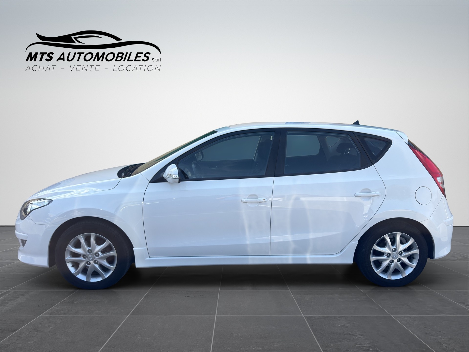 HYUNDAI i30 1.6 Swiss Plus Edition-image-2