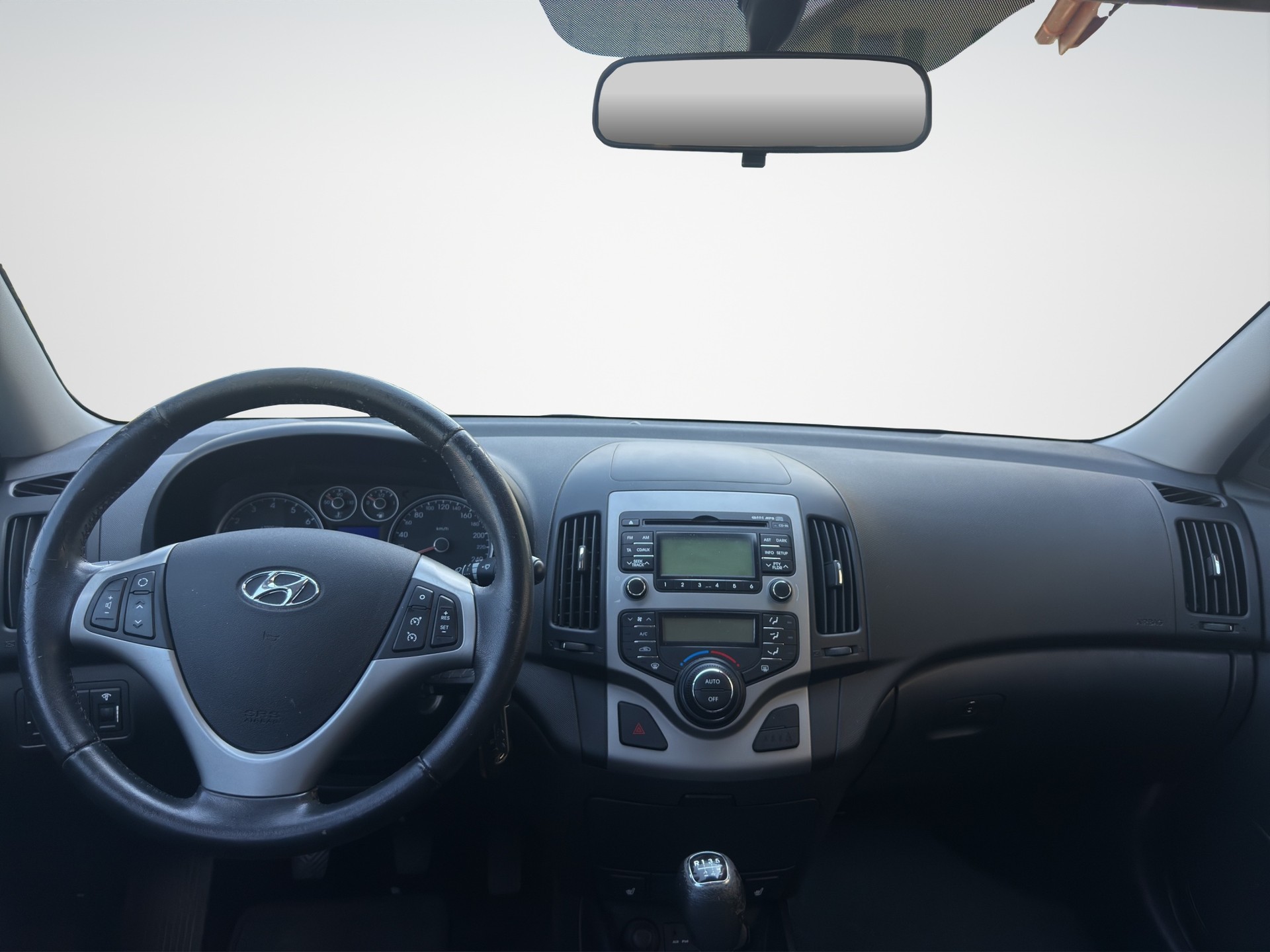 HYUNDAI i30 1.6 Swiss Plus Edition-image-10