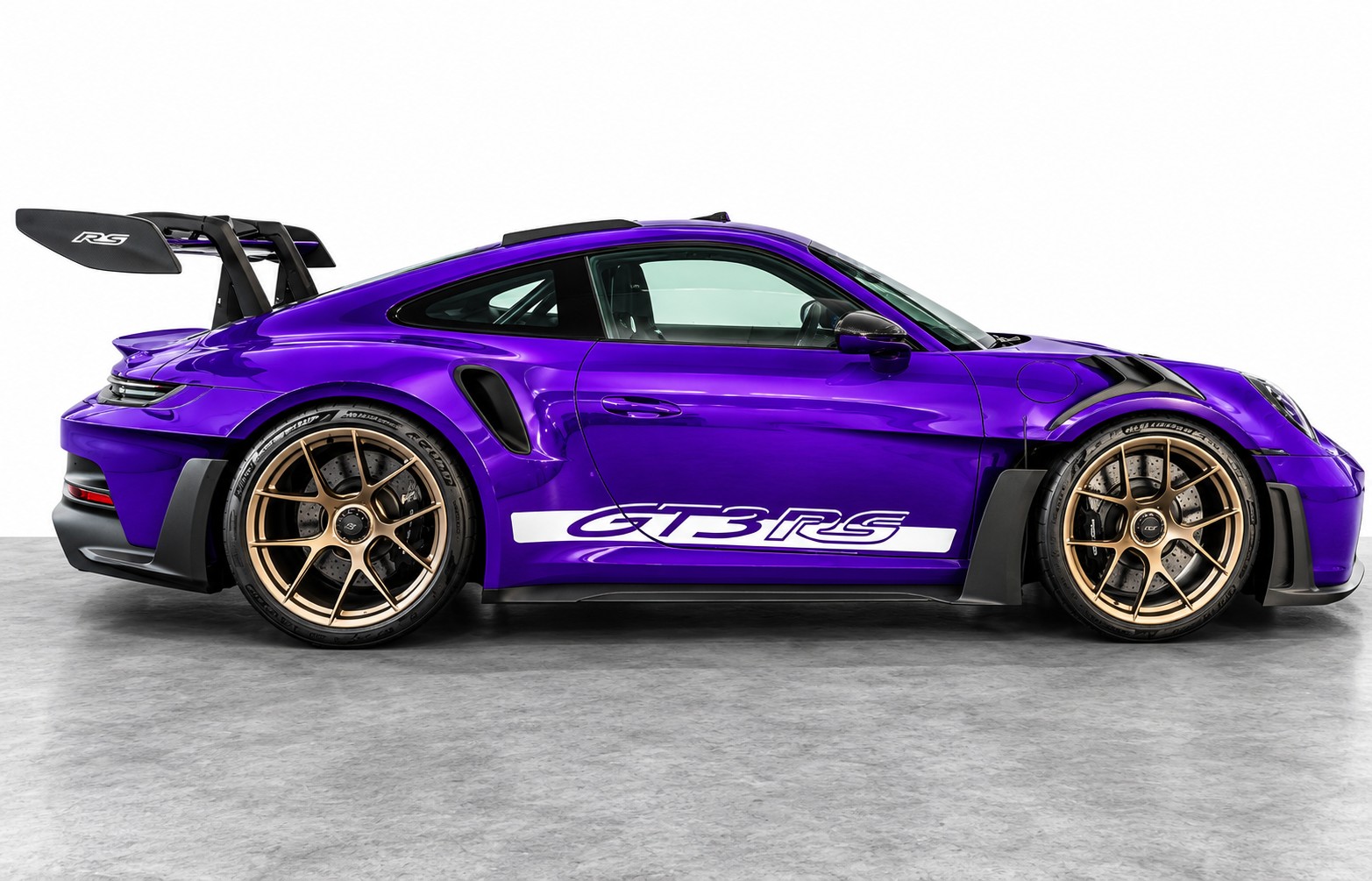 PORSCHE 911 GT3 RS Weissach-Paket (2023) – Vollfolierung Violett / Orig. Schwarz - Keine Rennstrecke - 1. Hand – CH Fahrzeug + Extras-image-3