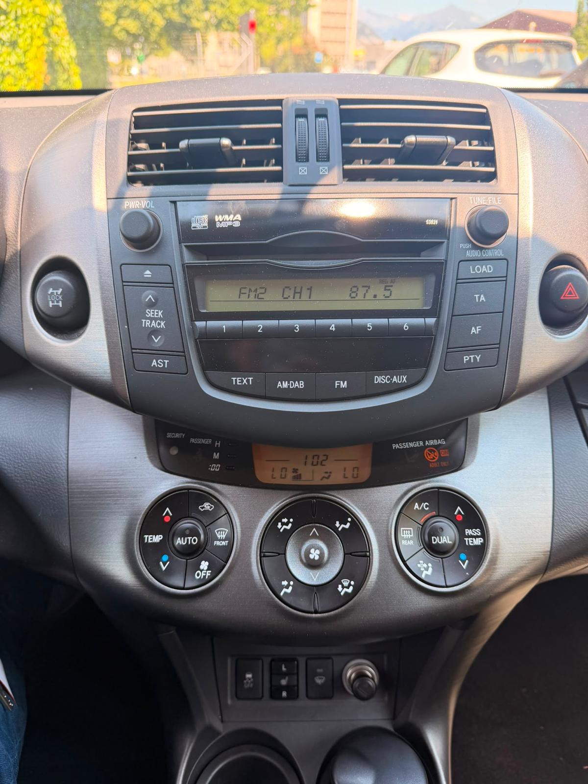 TOYOTA RAV-4 2.0 16V-image-3