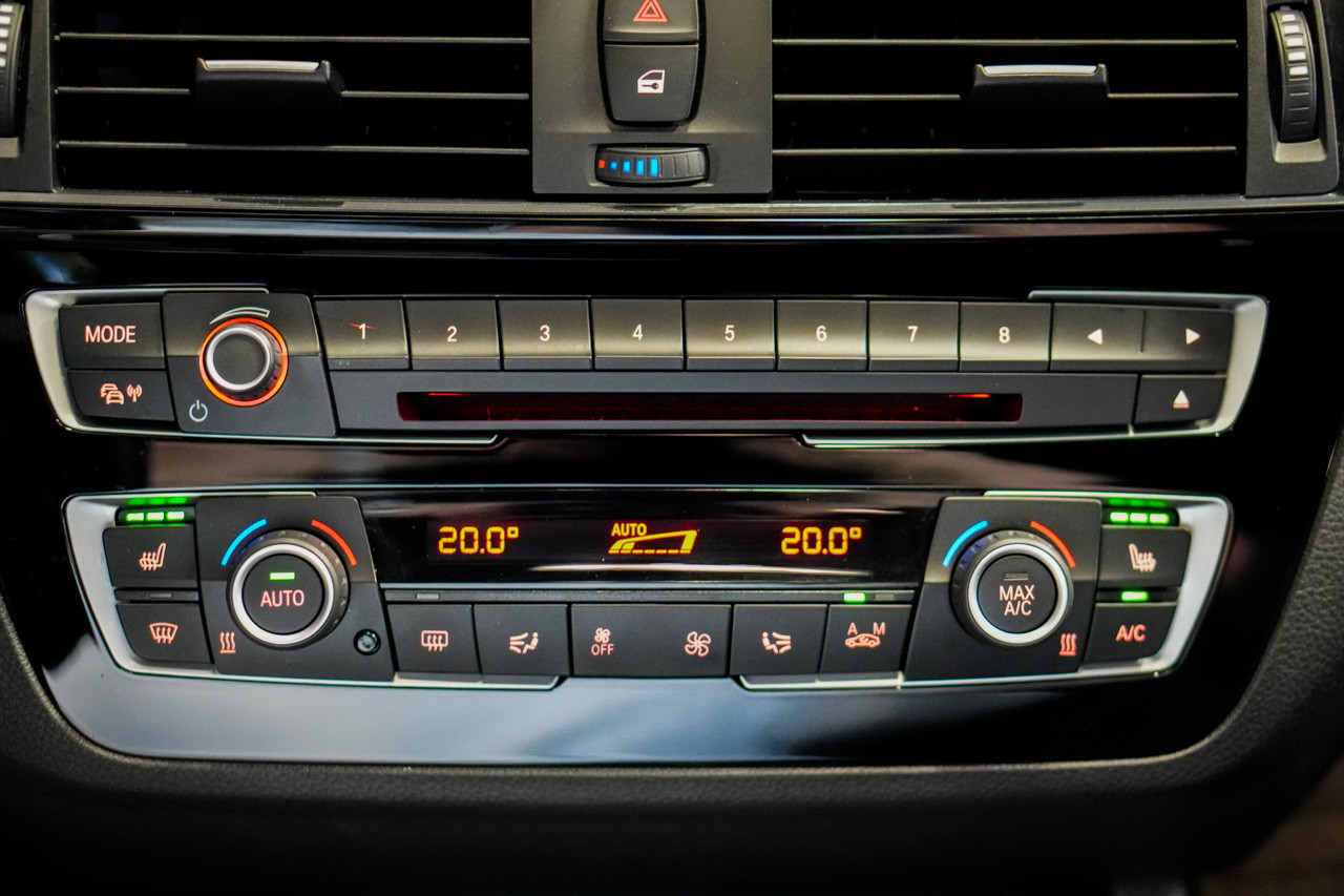 BMW M140i xDrive Steptronic-image-18