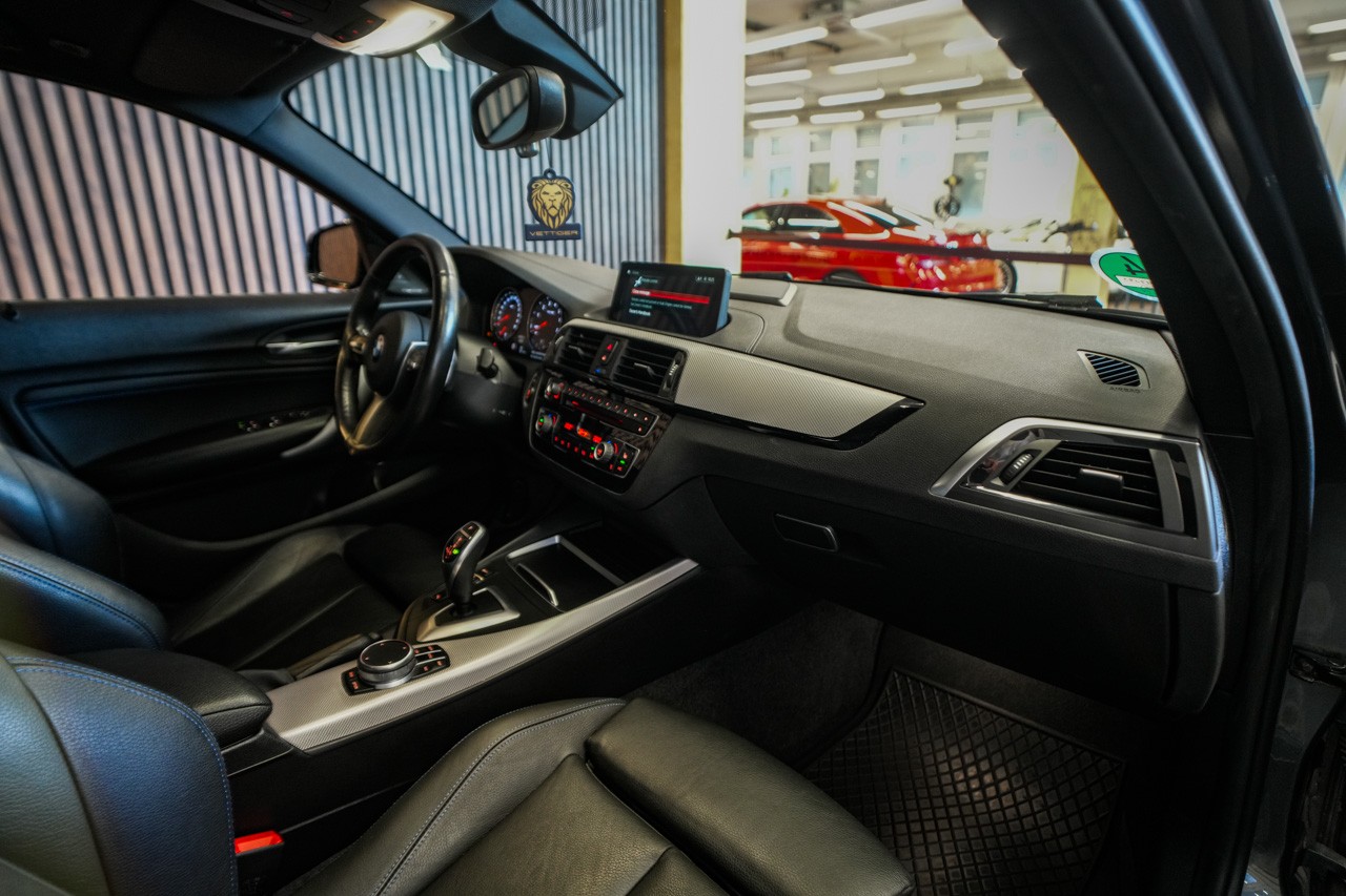 BMW M140i xDrive Steptronic-image-12