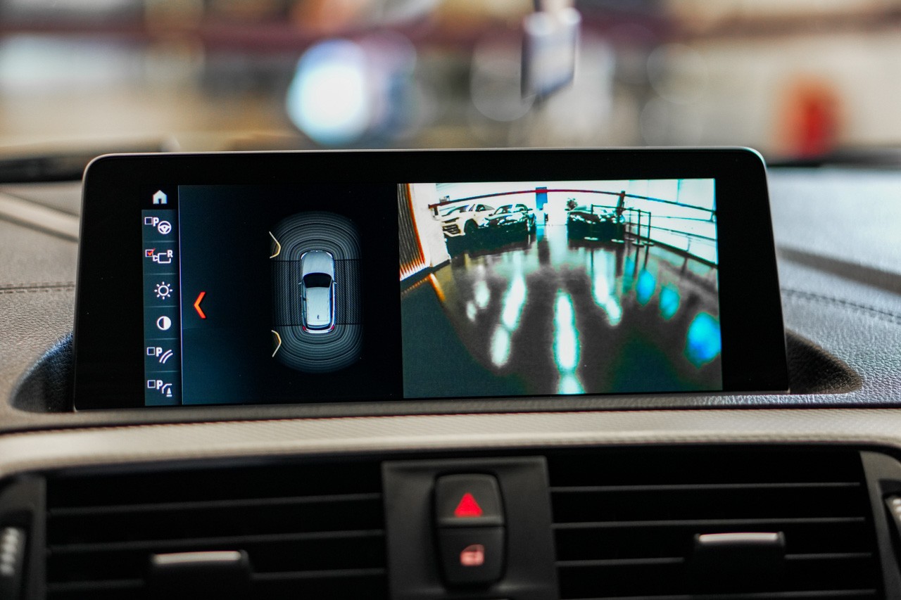 BMW M140i xDrive Steptronic-image-16