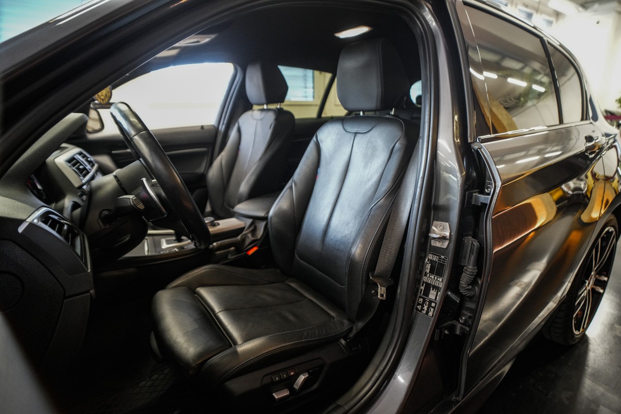BMW M140i xDrive Steptronic-image-11