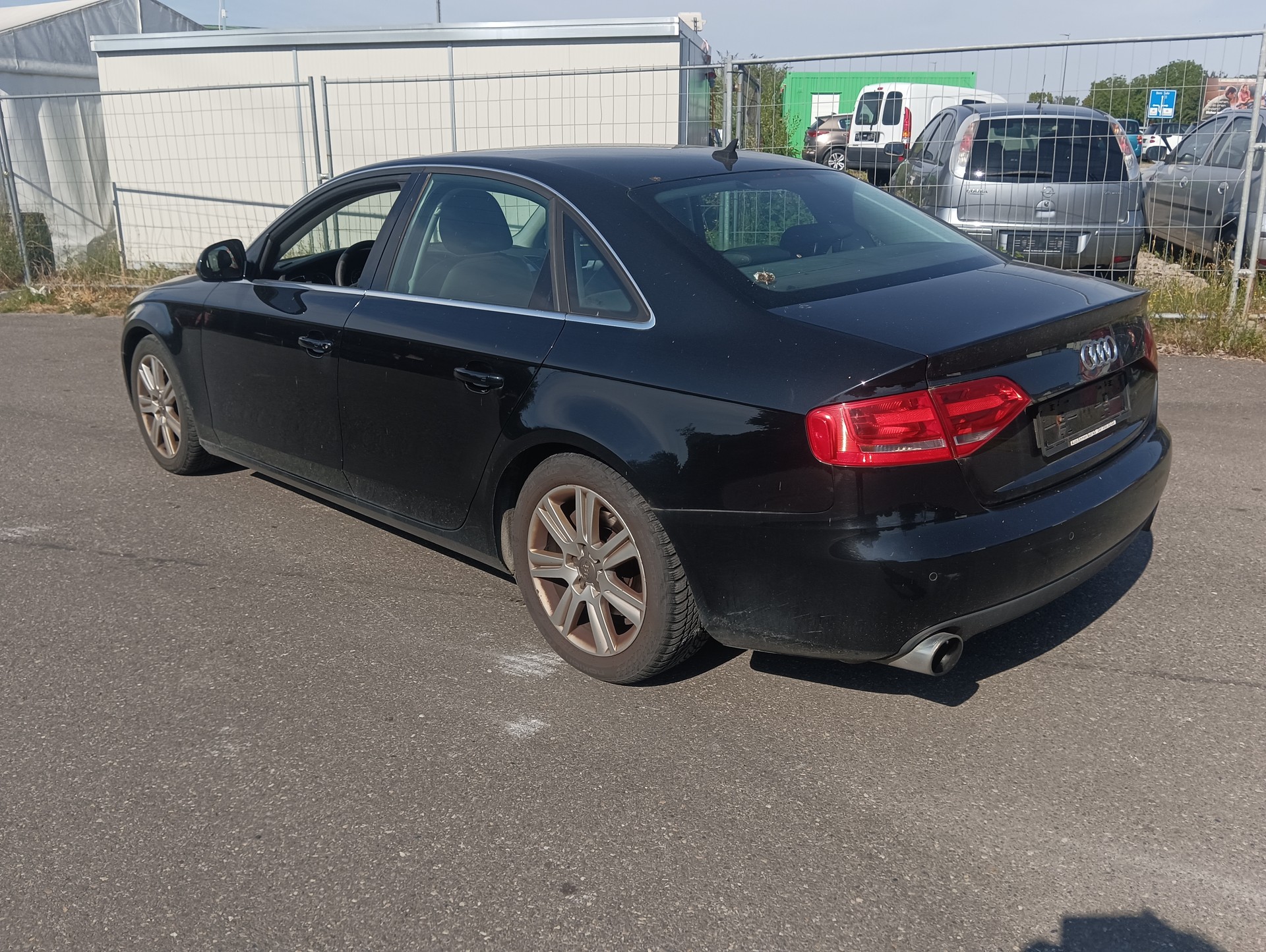 AUDI A4 Limousine 3.2 FSI quattro tiptronic-image-2