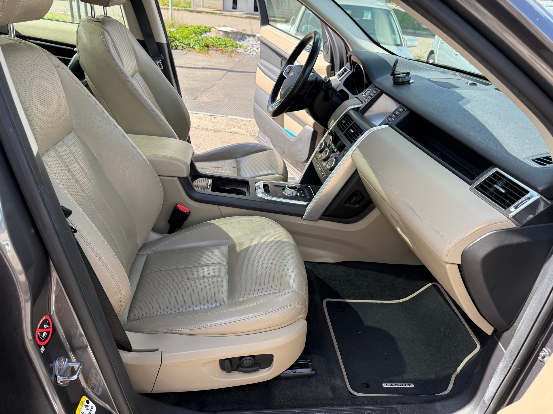 LAND ROVER Discovery Sport 2.0 TD4 Pure AT9-image-9