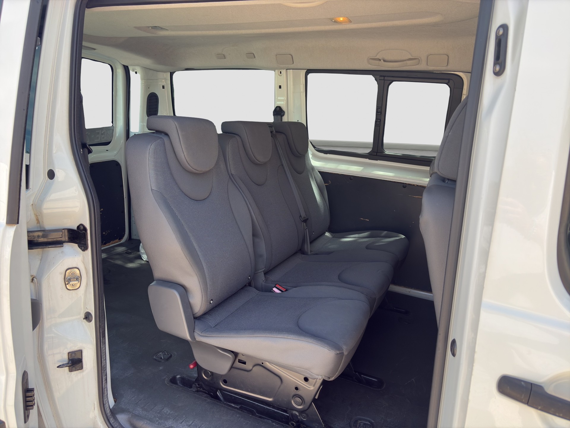 PEUGEOT Expert Tepee 1.6 HDi Confort L1 6 PLACES-image-9