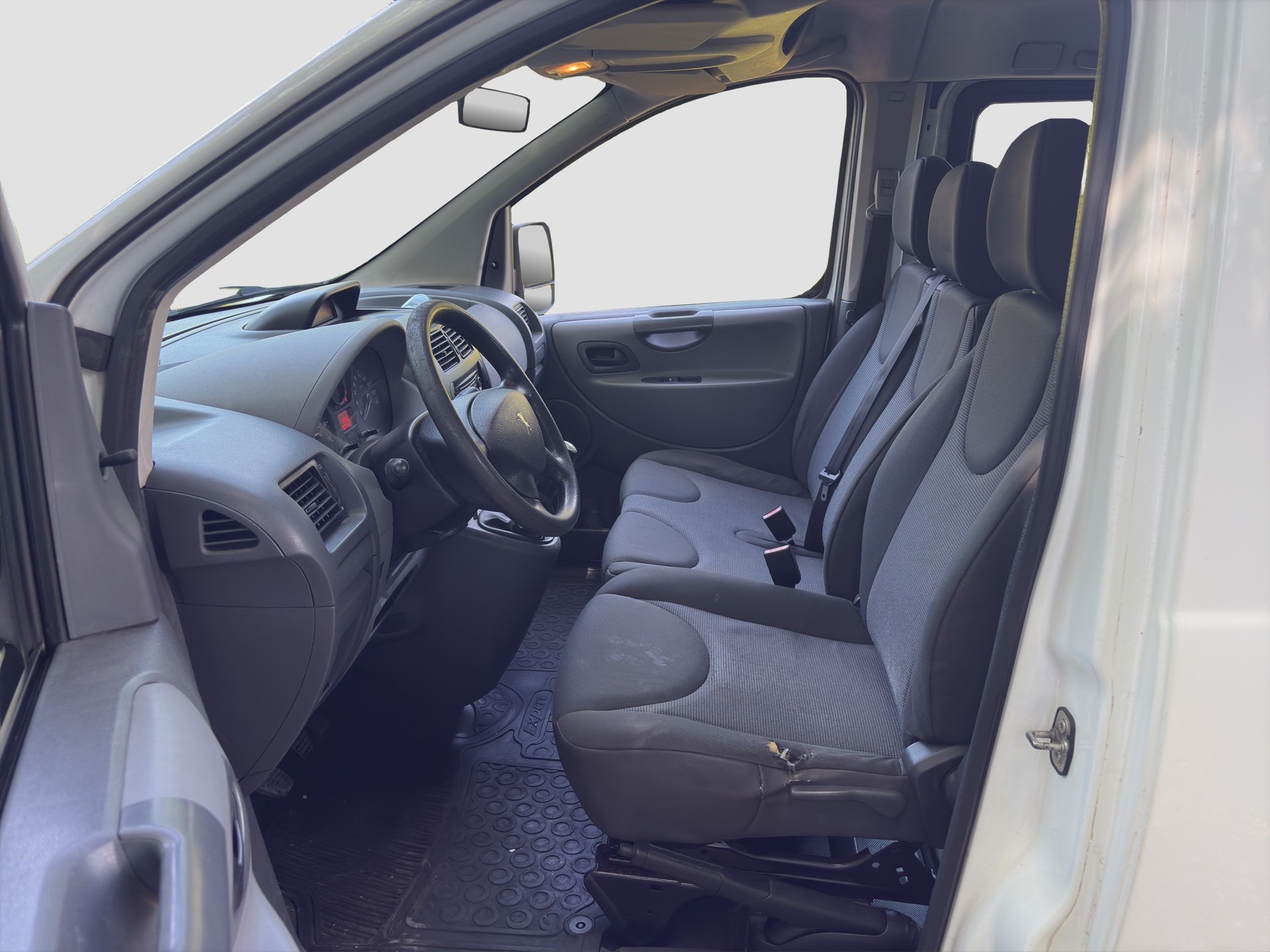 PEUGEOT Expert Tepee 1.6 HDi Confort L1 6 PLACES-image-8