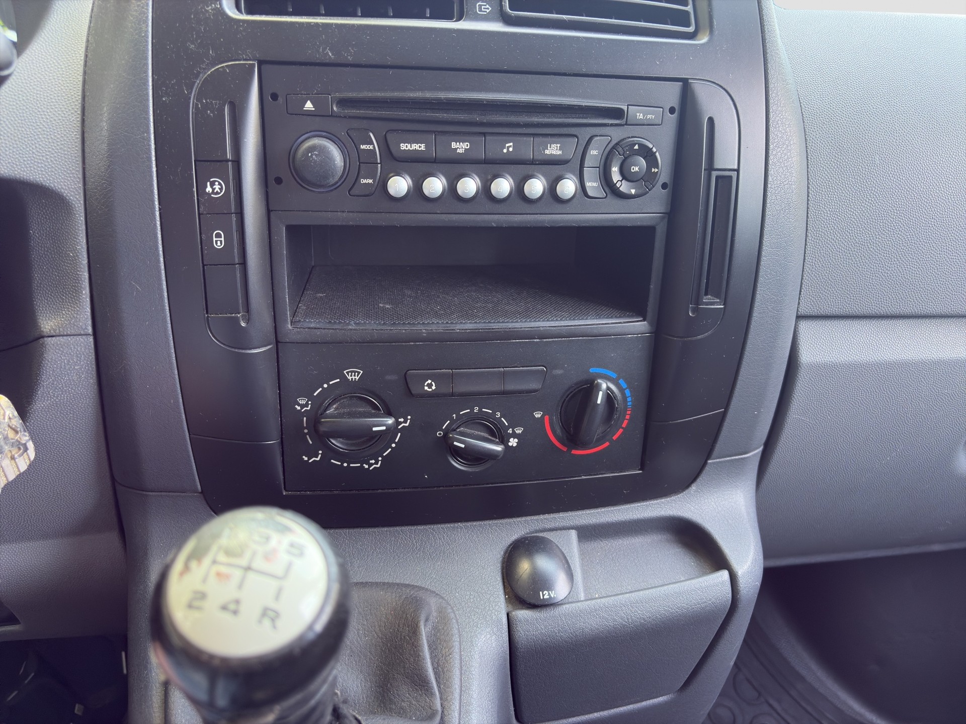 PEUGEOT Expert Tepee 1.6 HDi Confort L1 6 PLACES-image-12