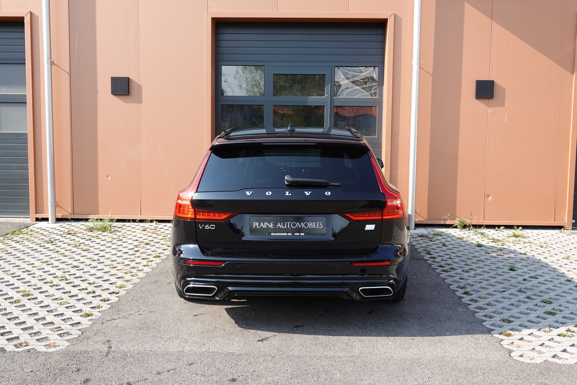 VOLVO V60 T6 eAWD Twin Engine * CH Véhicule * Harman Kardon * Sièges Electrique chauffants * Volant chauffant * Caméra recul*-image-8